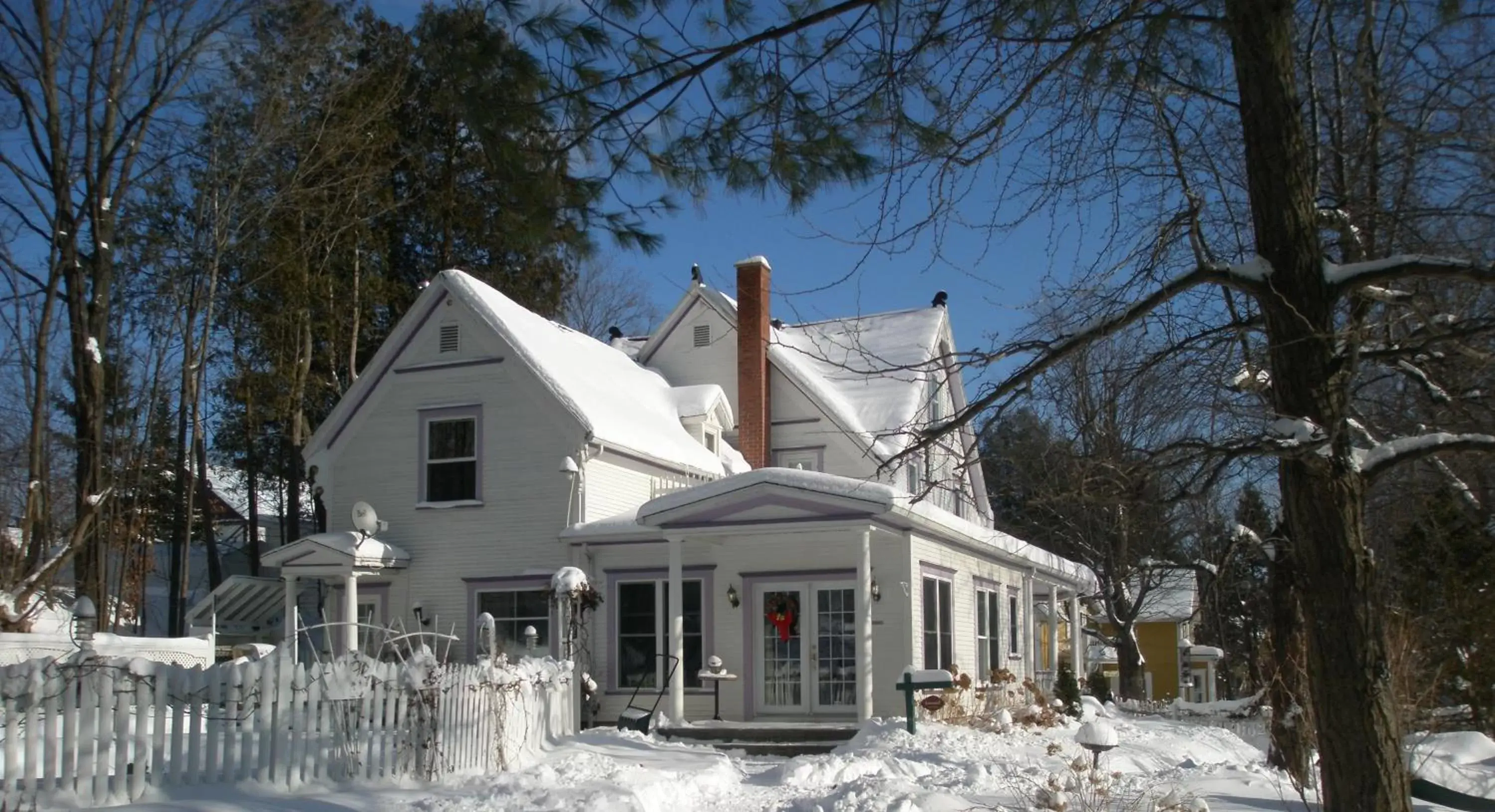 Facade/entrance, Winter in Ô Bois Dormant B&B