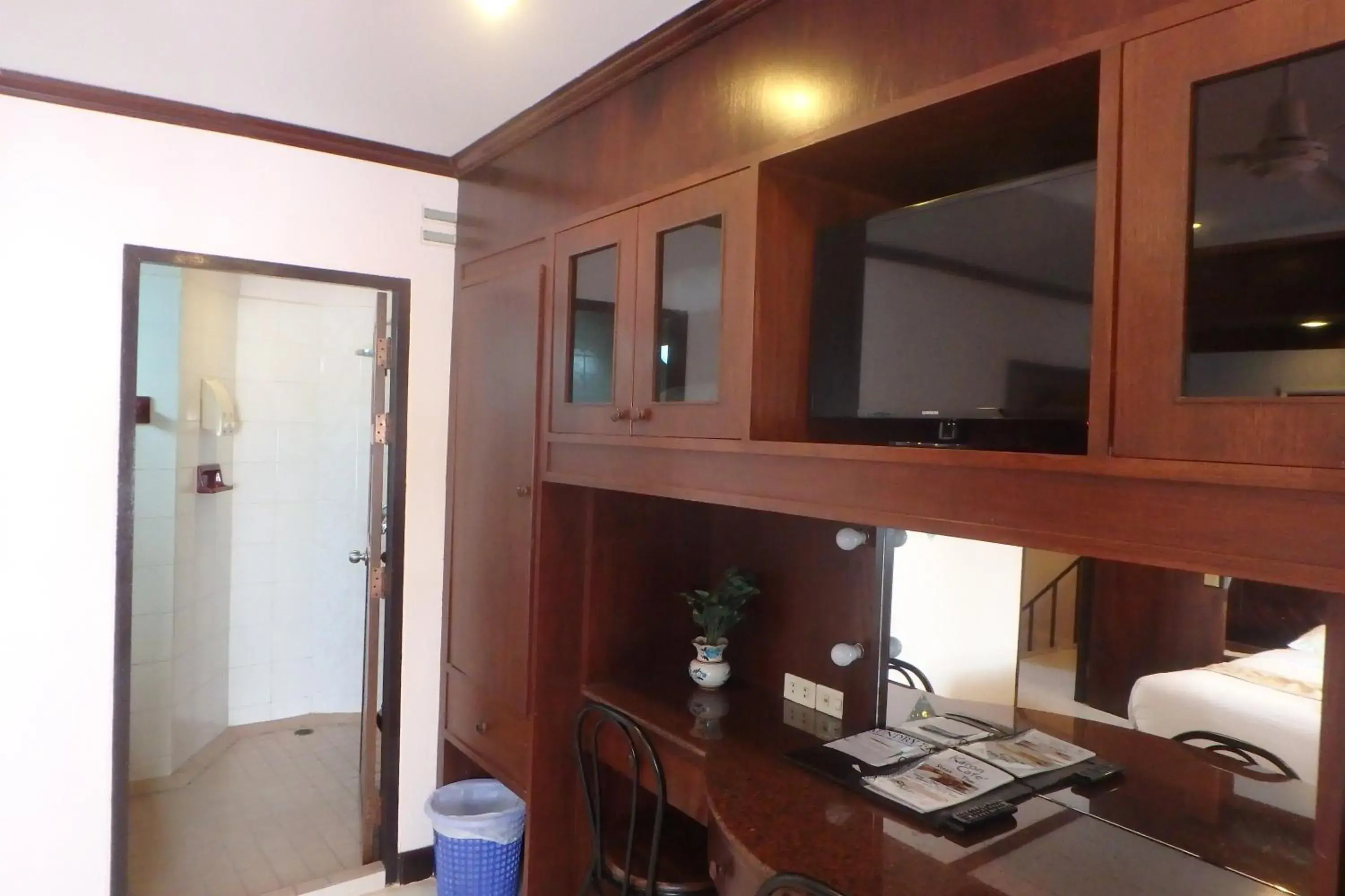 TV and multimedia, Bed in Karon Cafe Inn TV and multimedia, Bed in Karon Cafe Inn