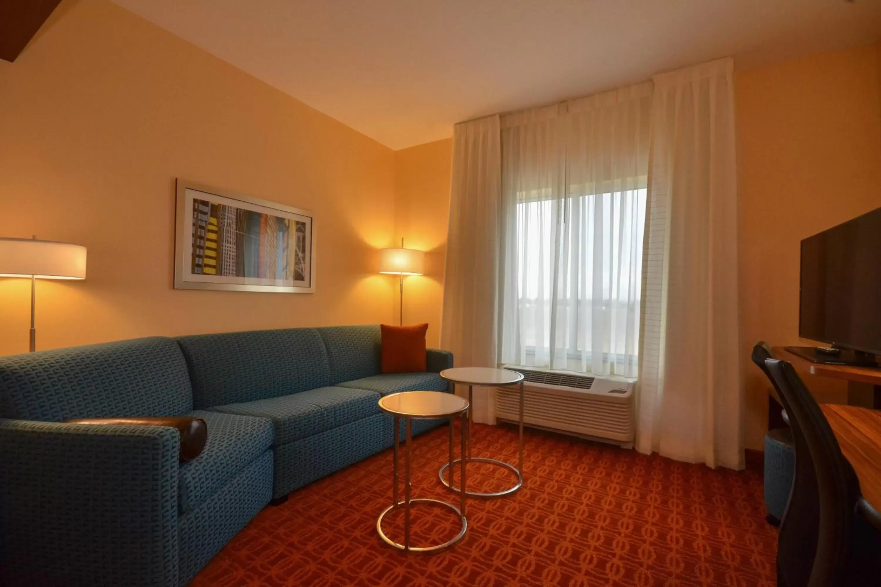 Bedroom, Seating Area in Fairfield Inn & Suites by Marriott St. Louis Pontoon Beach/Granite City, IL