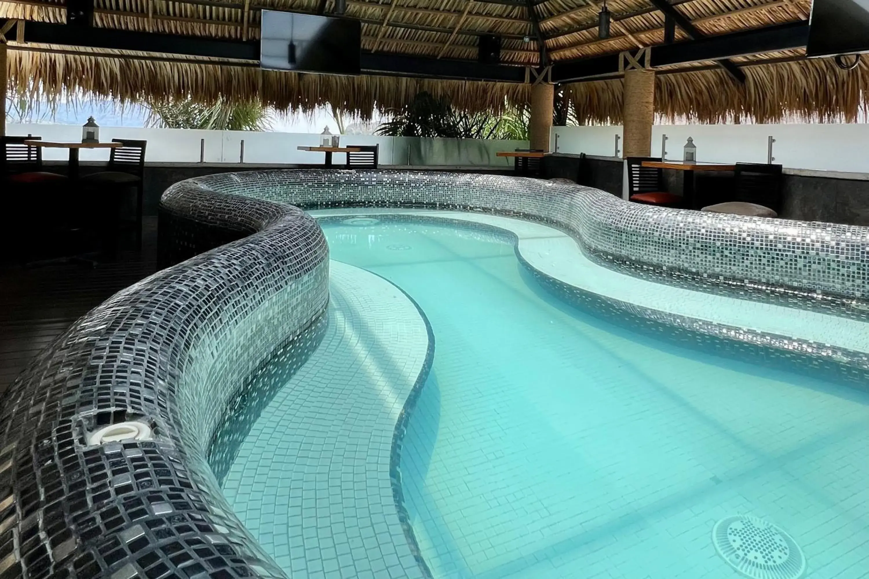 Hot Tub, Swimming Pool in Nequi Hotel Boutique