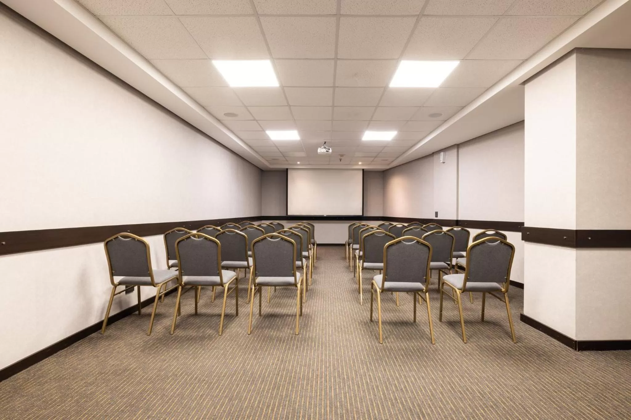 Meeting/conference room in Holiday Inn Express Puerto Madero by IHG