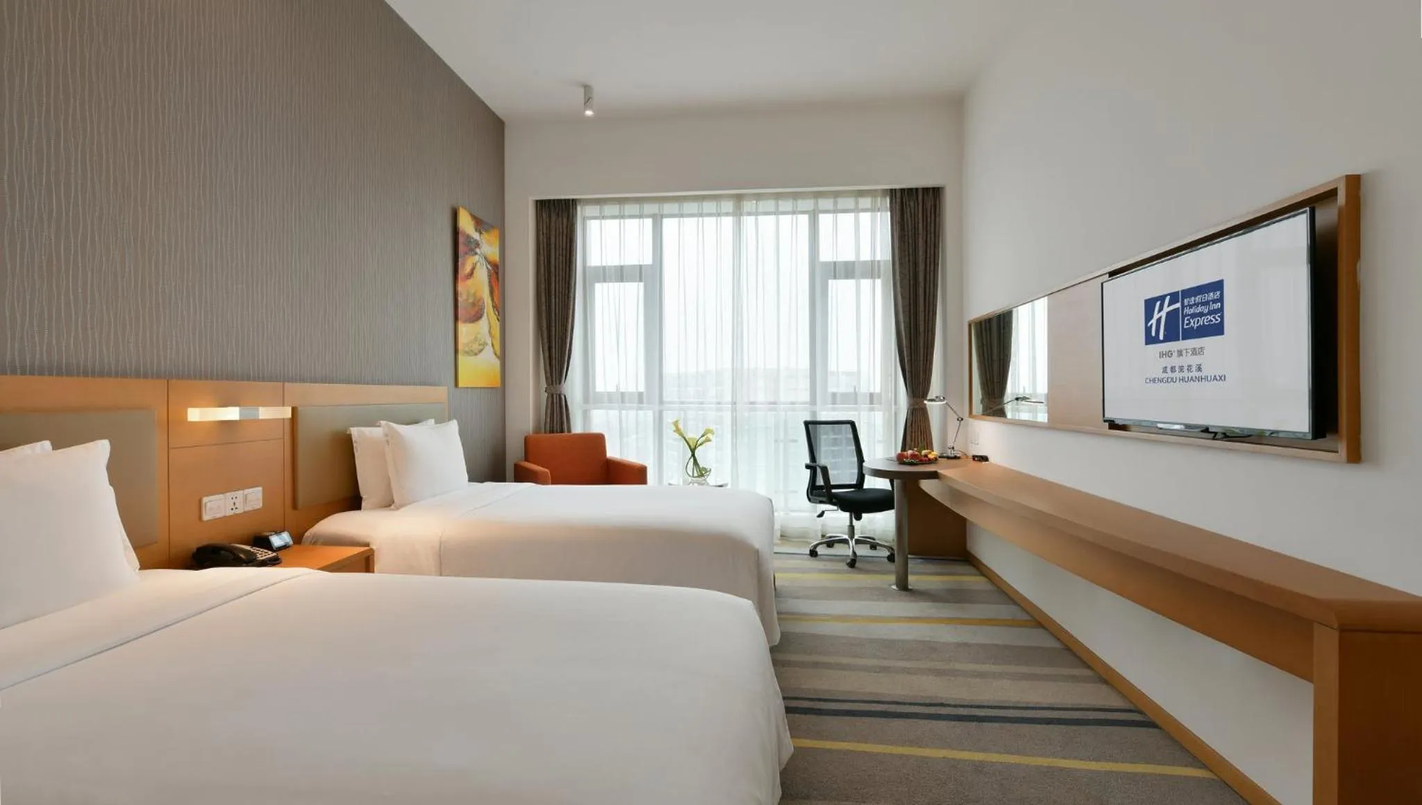 Photo of the whole room, Bed in Holiday Inn Express Chengdu Huanhuaxi by IHG-Near Jinsha Site Musem,Near Wuhou Temple Museum,Welcome drinks,Free gym,Free self-service laundry