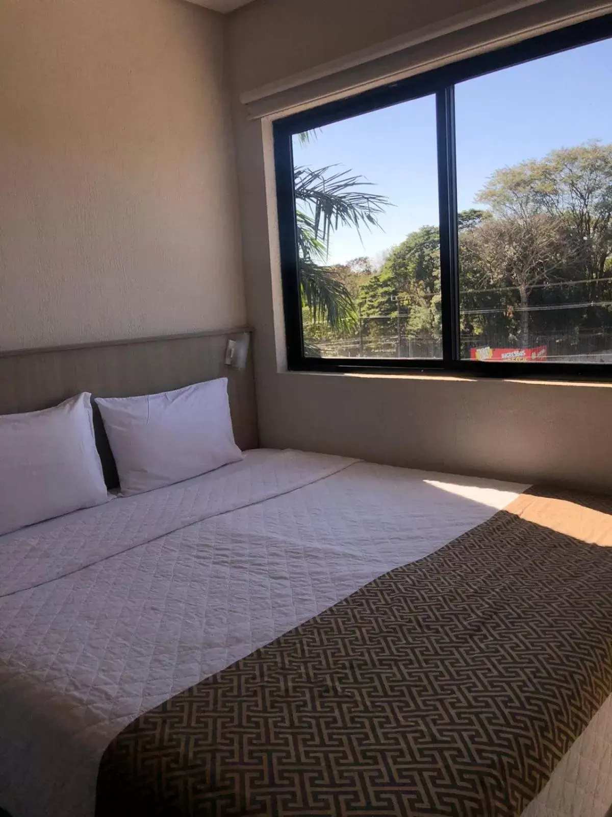 View (from property/room), Bed in Iguassu Express Hotel