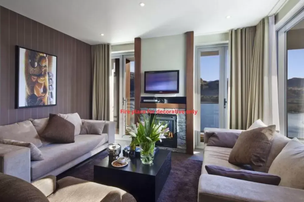 Living room, Seating Area in Queenstown Village Apartments