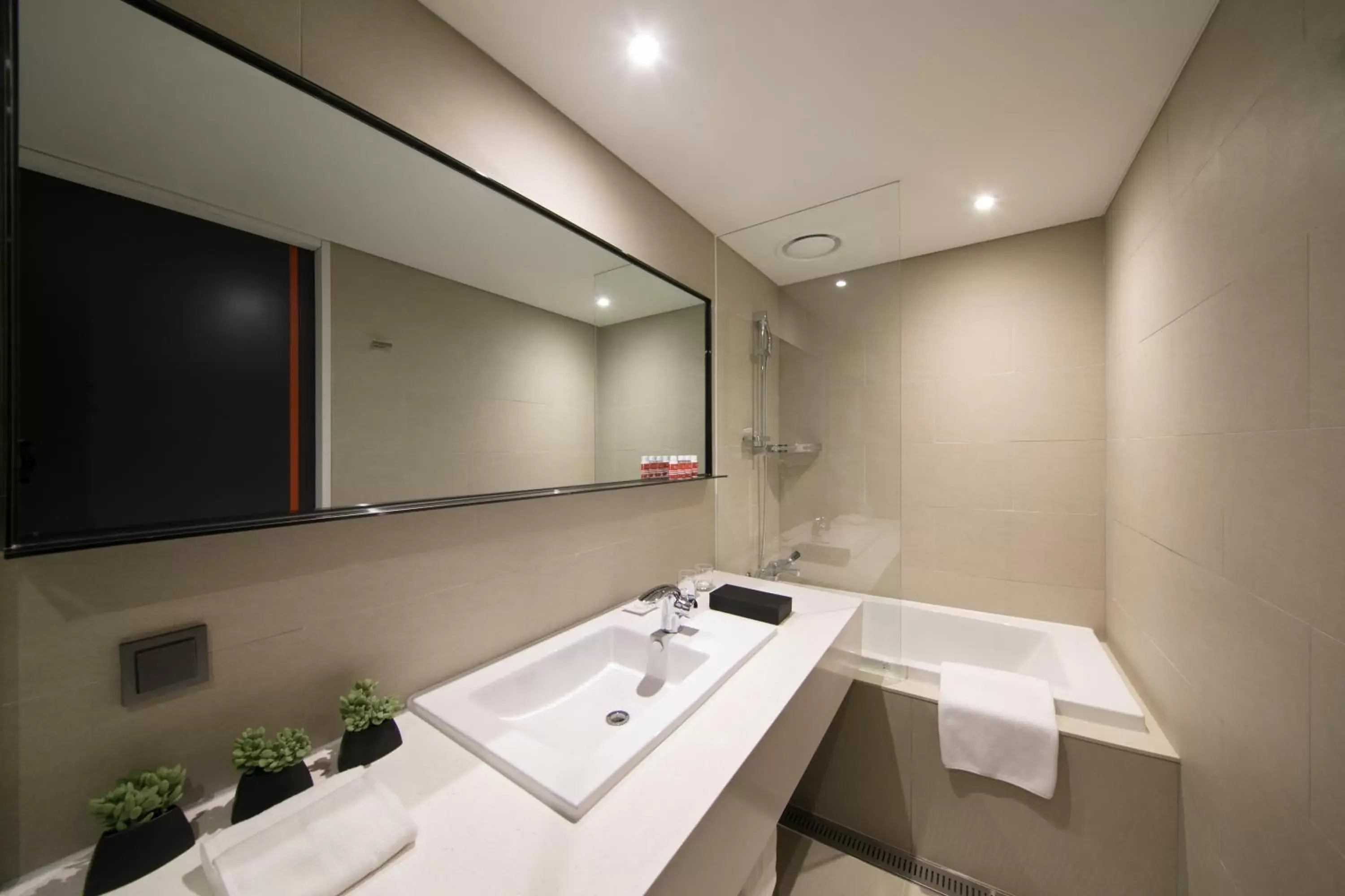 Bathroom in Aiden by Best Western Cheongdam