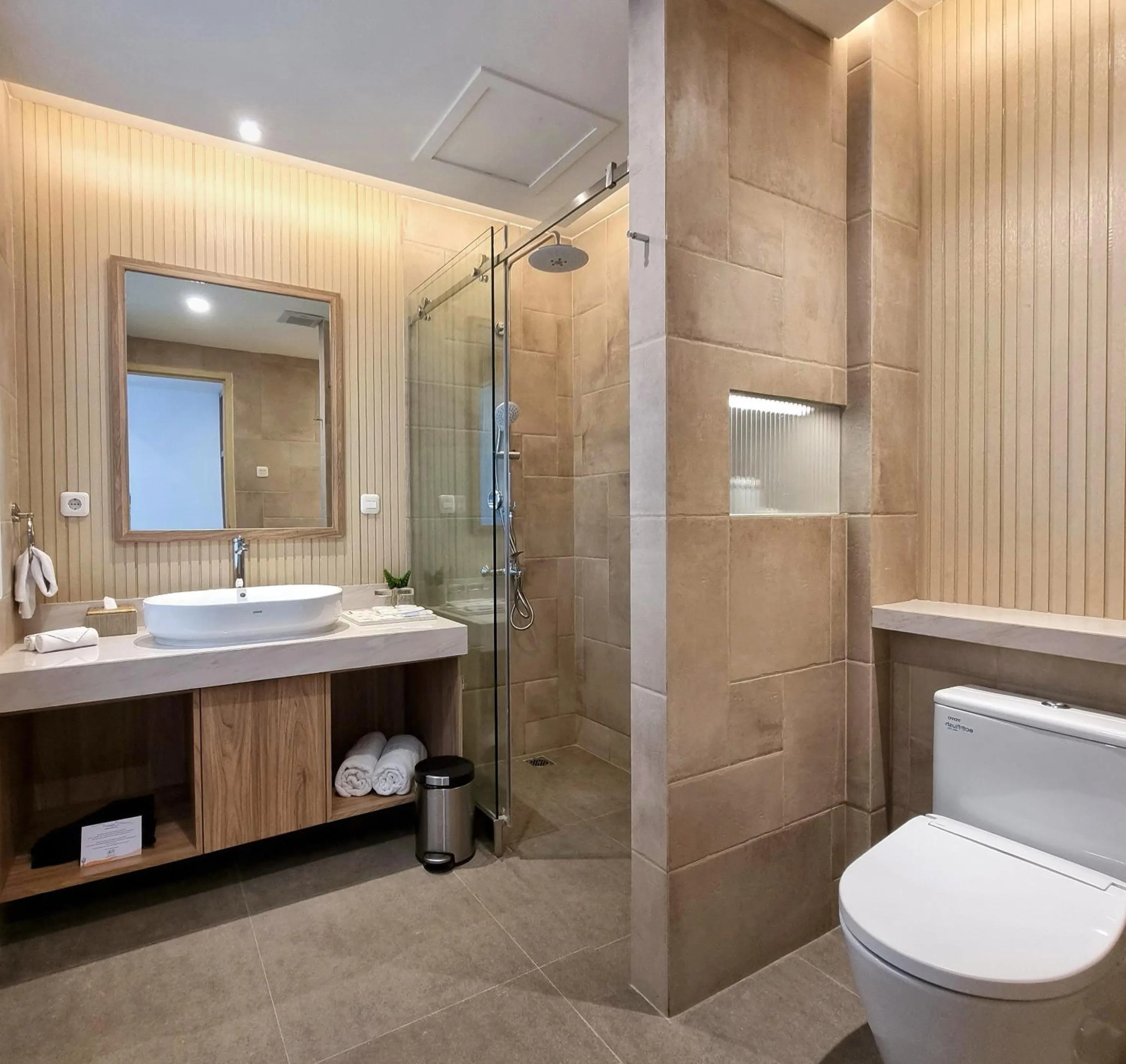 Bathroom in Hemangini Hotel Bandung