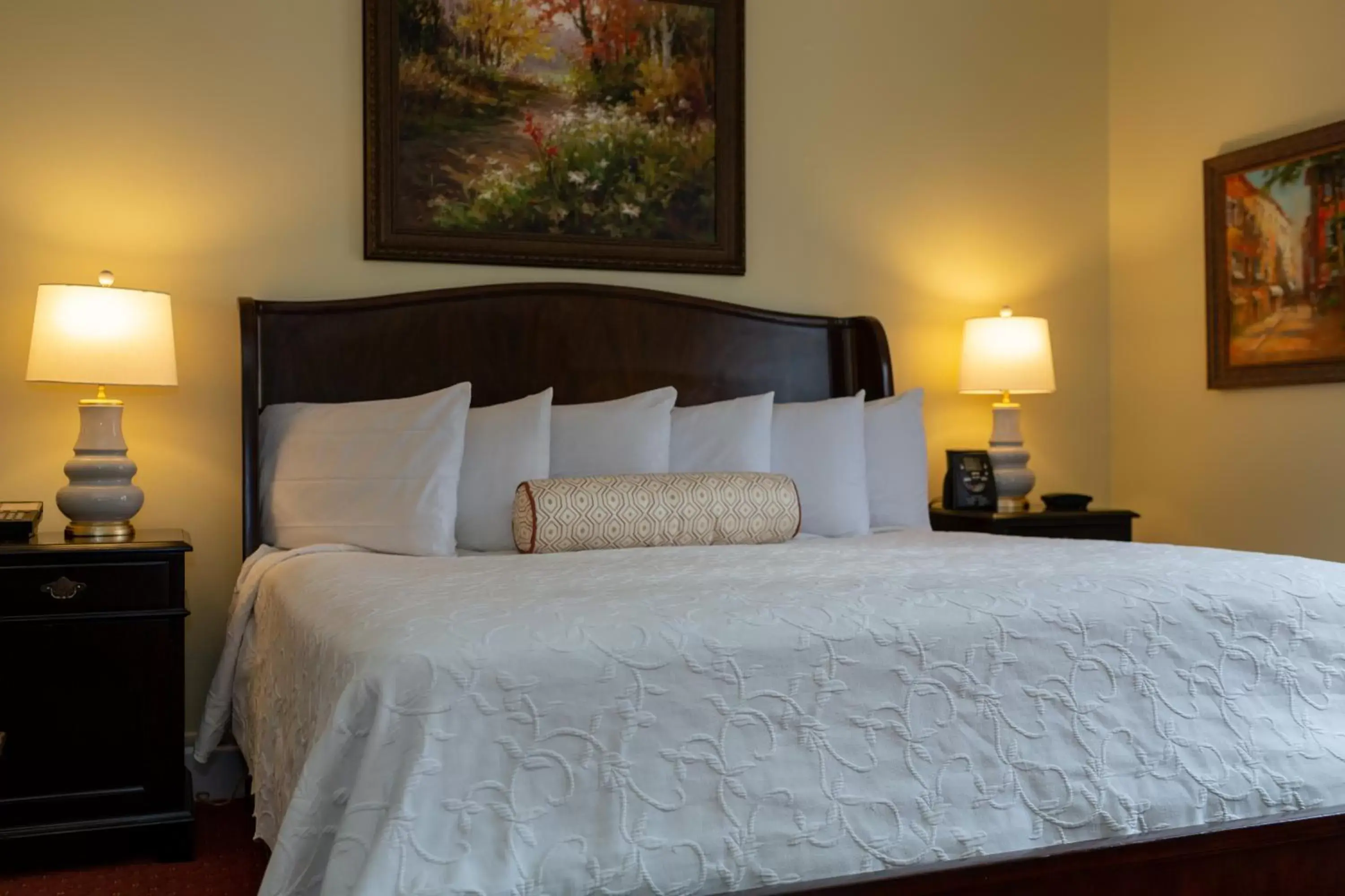 Bed in Eliza Thompson House, Historic Inns of Savannah Collection