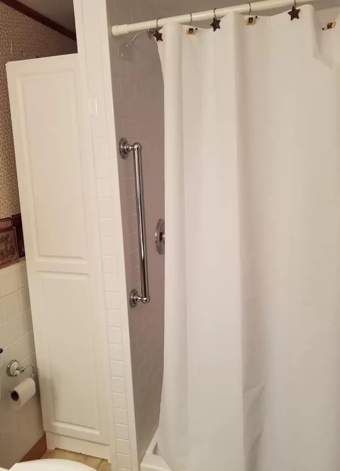 Bathroom in Rainbow Ridge Farms