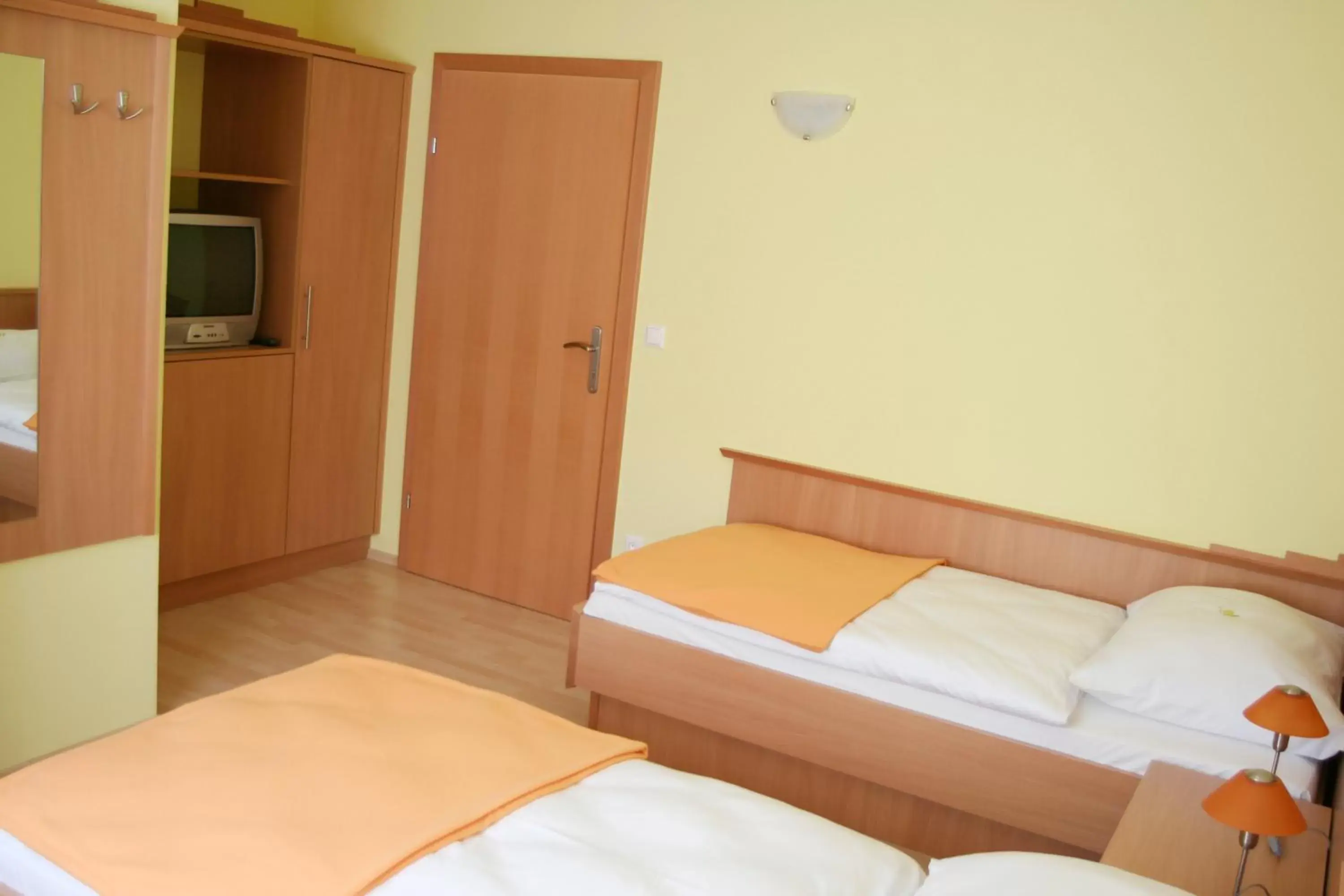 Single Room with Shower in Hotel Highway - Bed & Breakfast Single Room with Shower in Hotel Highway - Bed & Breakfast