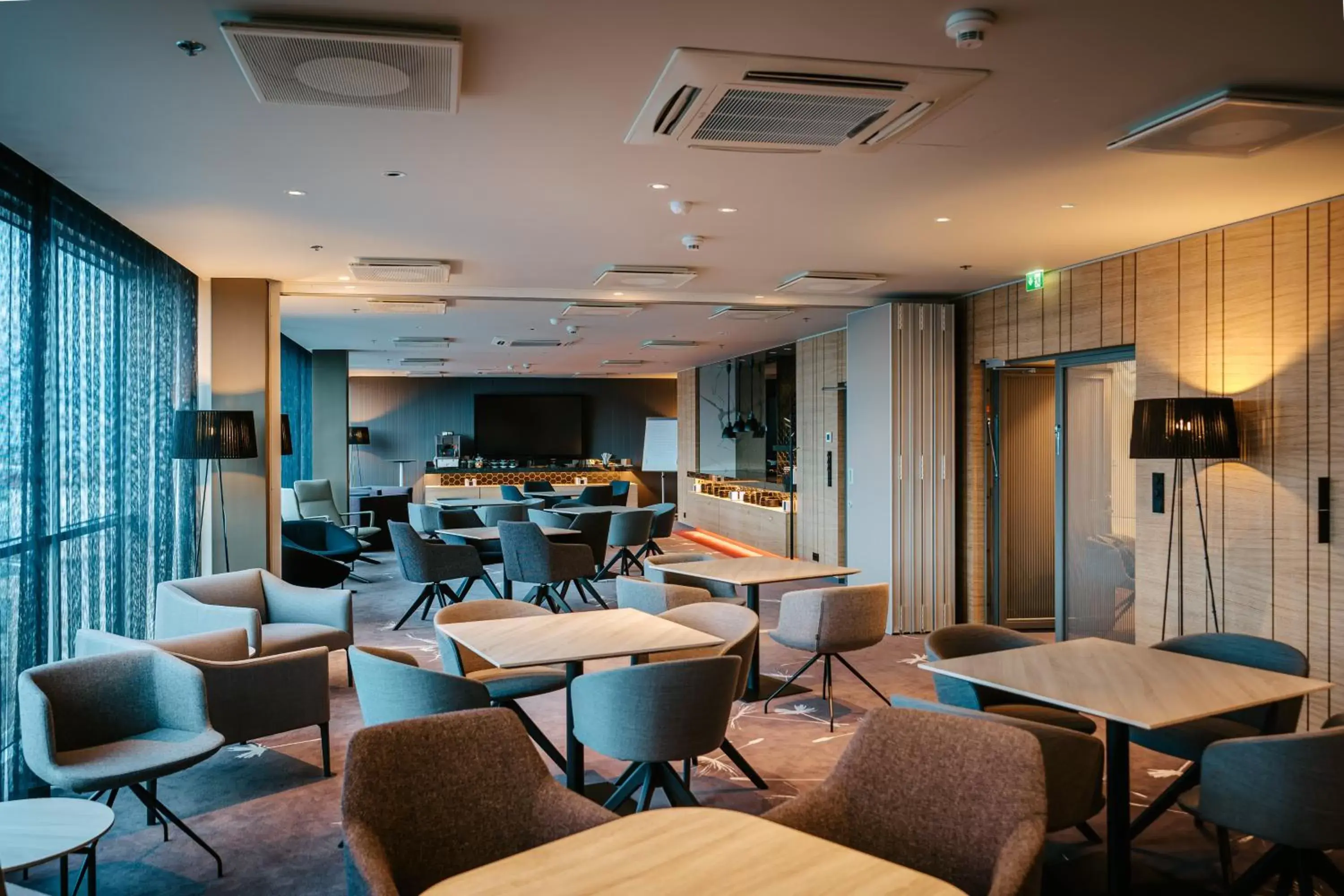 Business facilities, Restaurant/Places to Eat in Tallink City Hotel