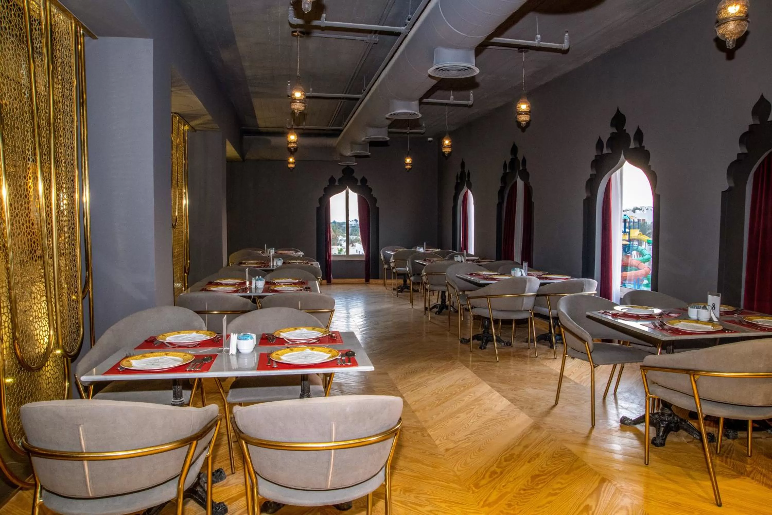 Restaurant/places to eat in Sunrise Diamond Beach Resort -Grand Select