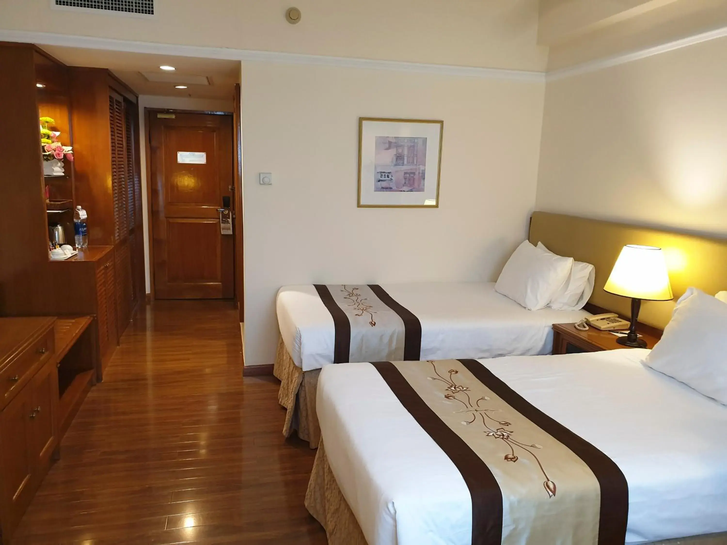 Photo of the whole room, Bed in Ramana Saigon Hotel