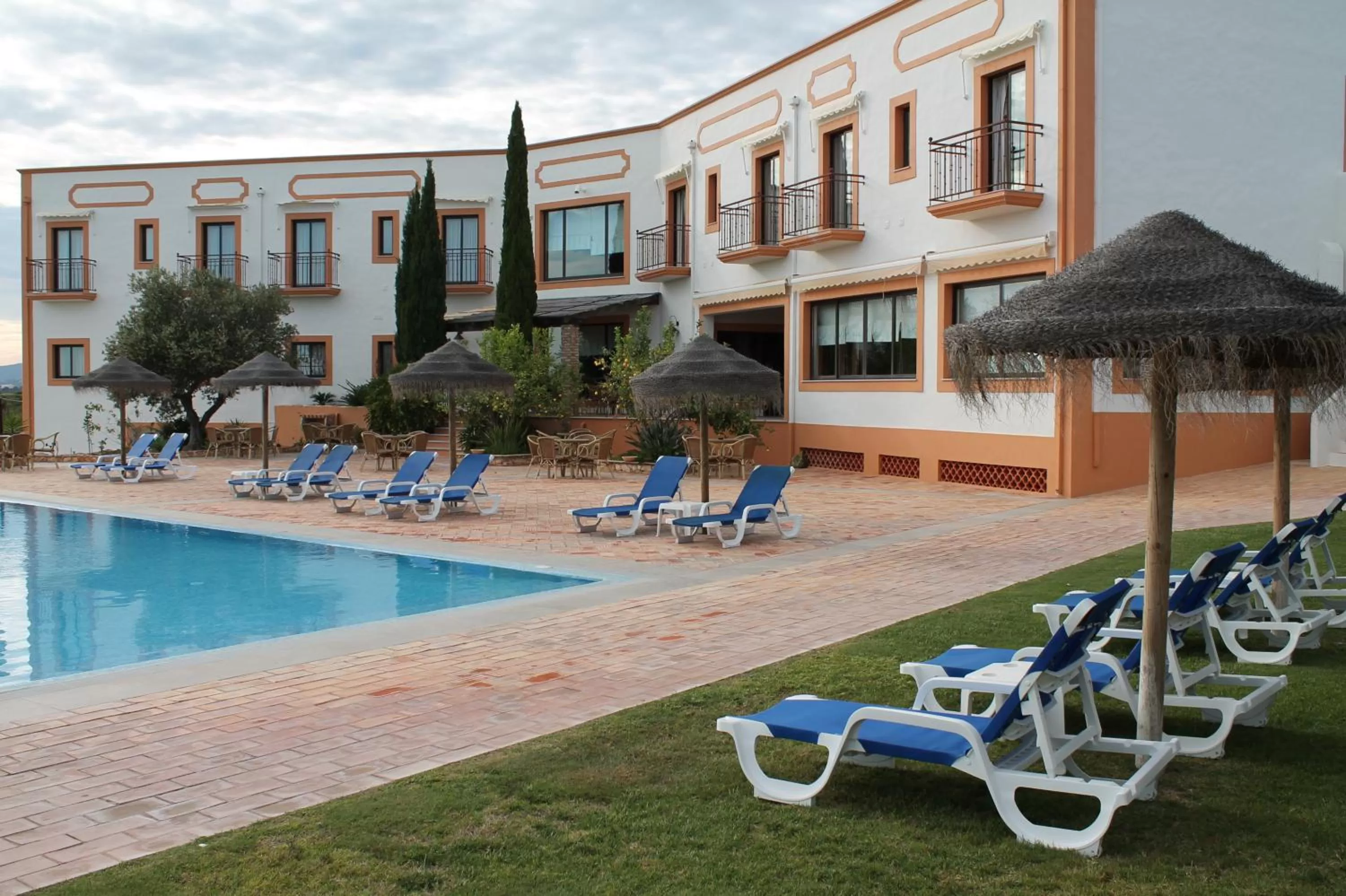 Swimming pool in Quinta dos Poetas Nature Hotel & Apartments