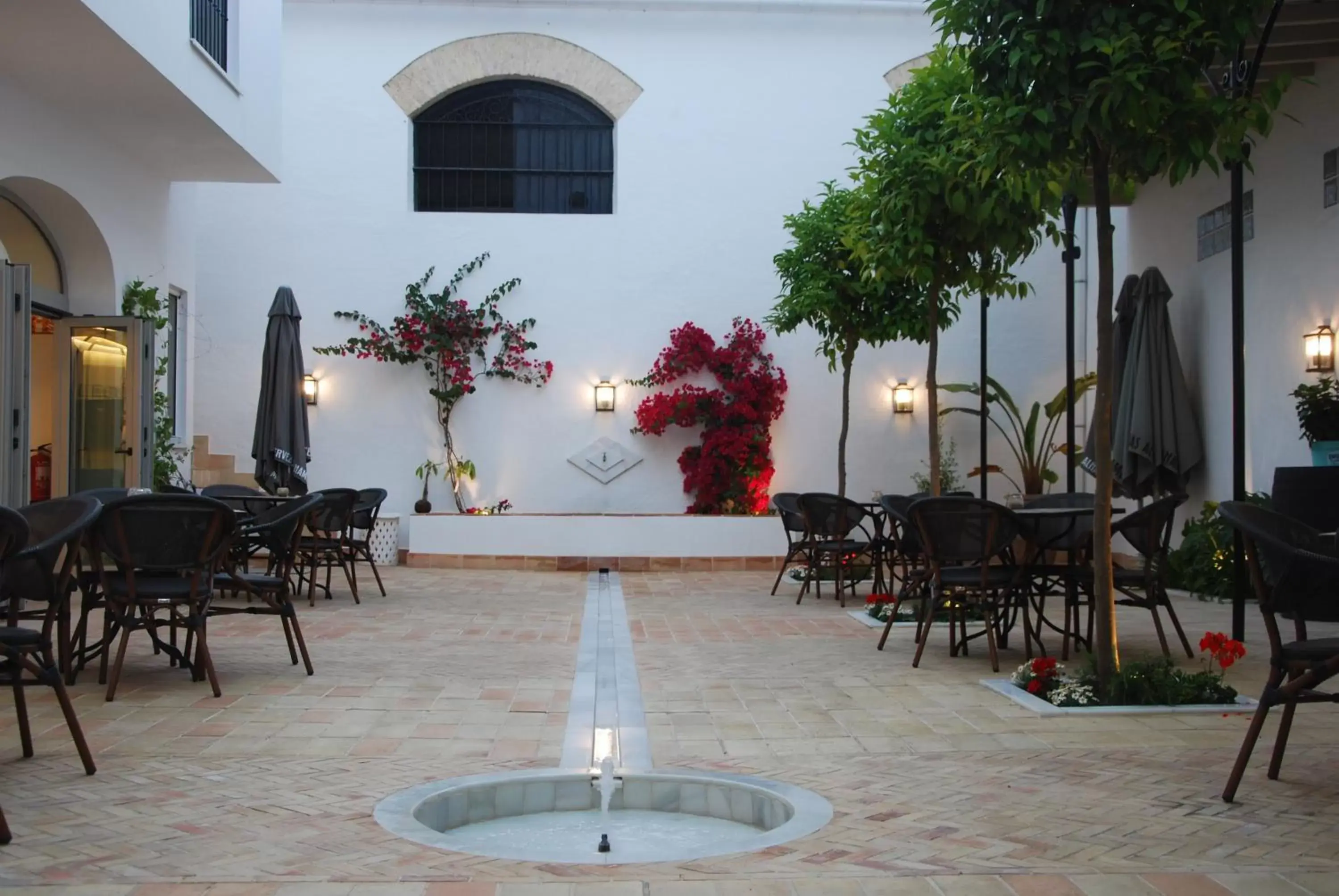 Inner courtyard view, Restaurant/Places to Eat in Albariza Hotel Boutique
