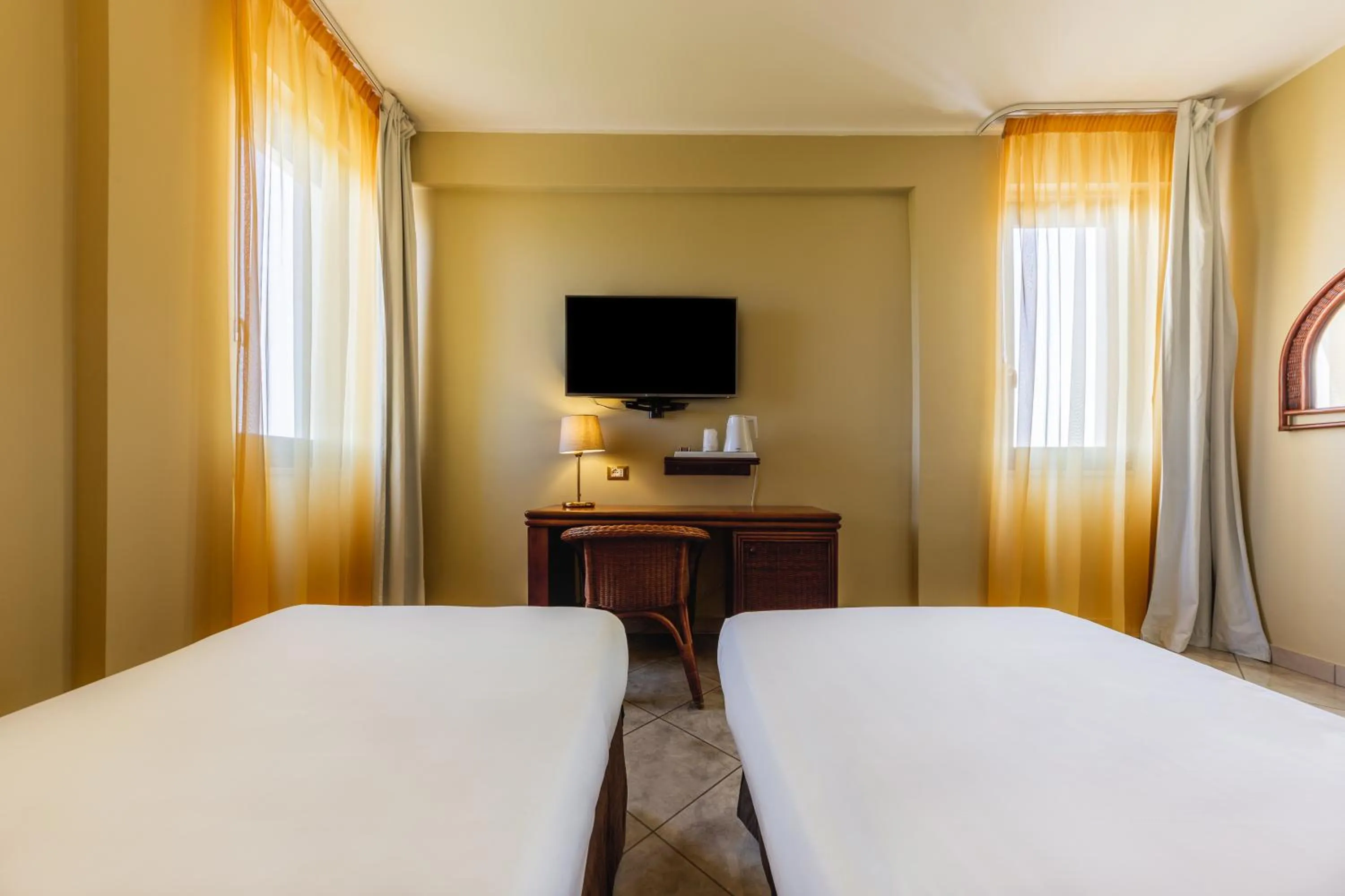 TV and multimedia, Bed in Apulia Hotel Taranto Ara Solis