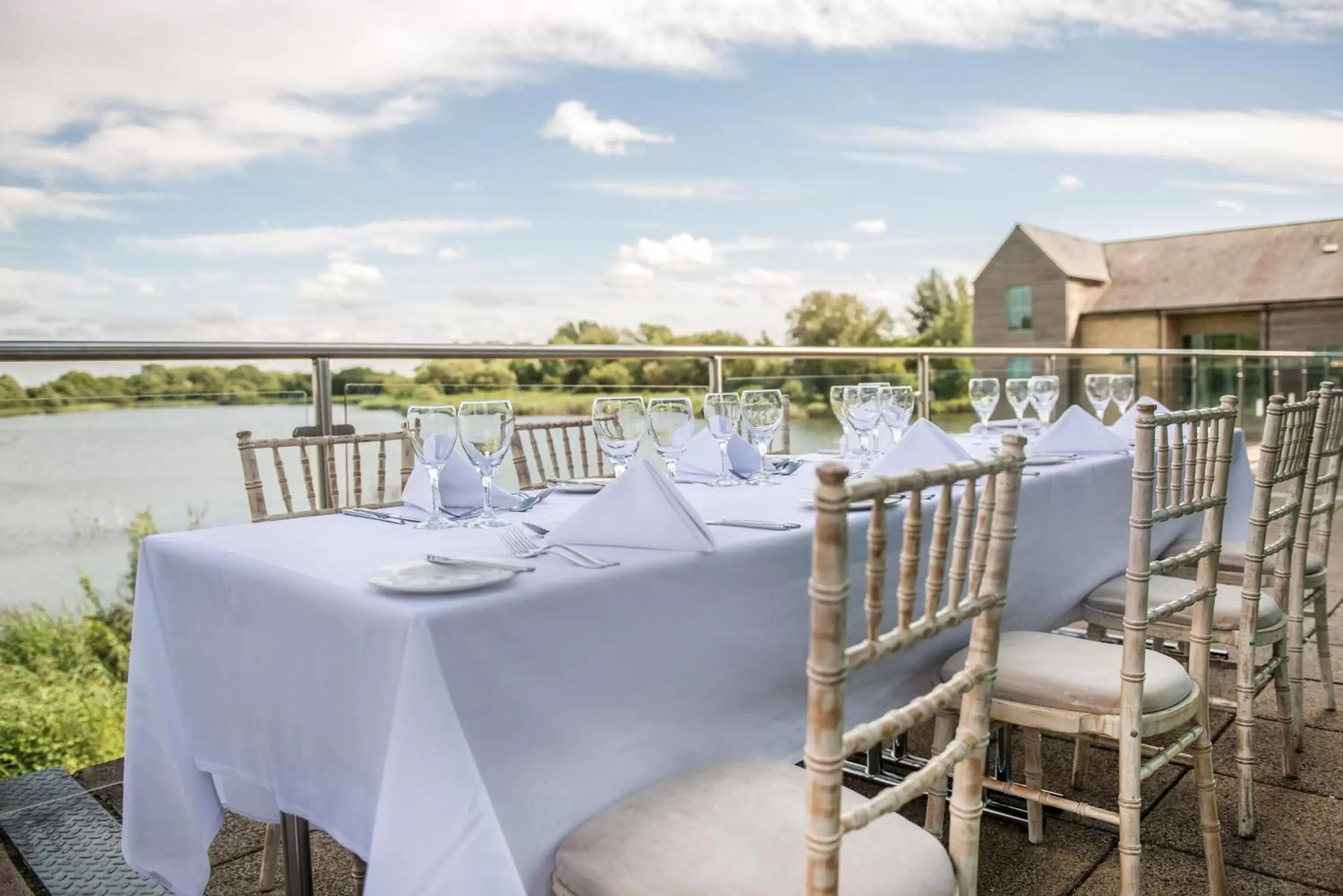 Banquet/Function facilities, Restaurant/Places to Eat in De Vere Cotswold Water Park