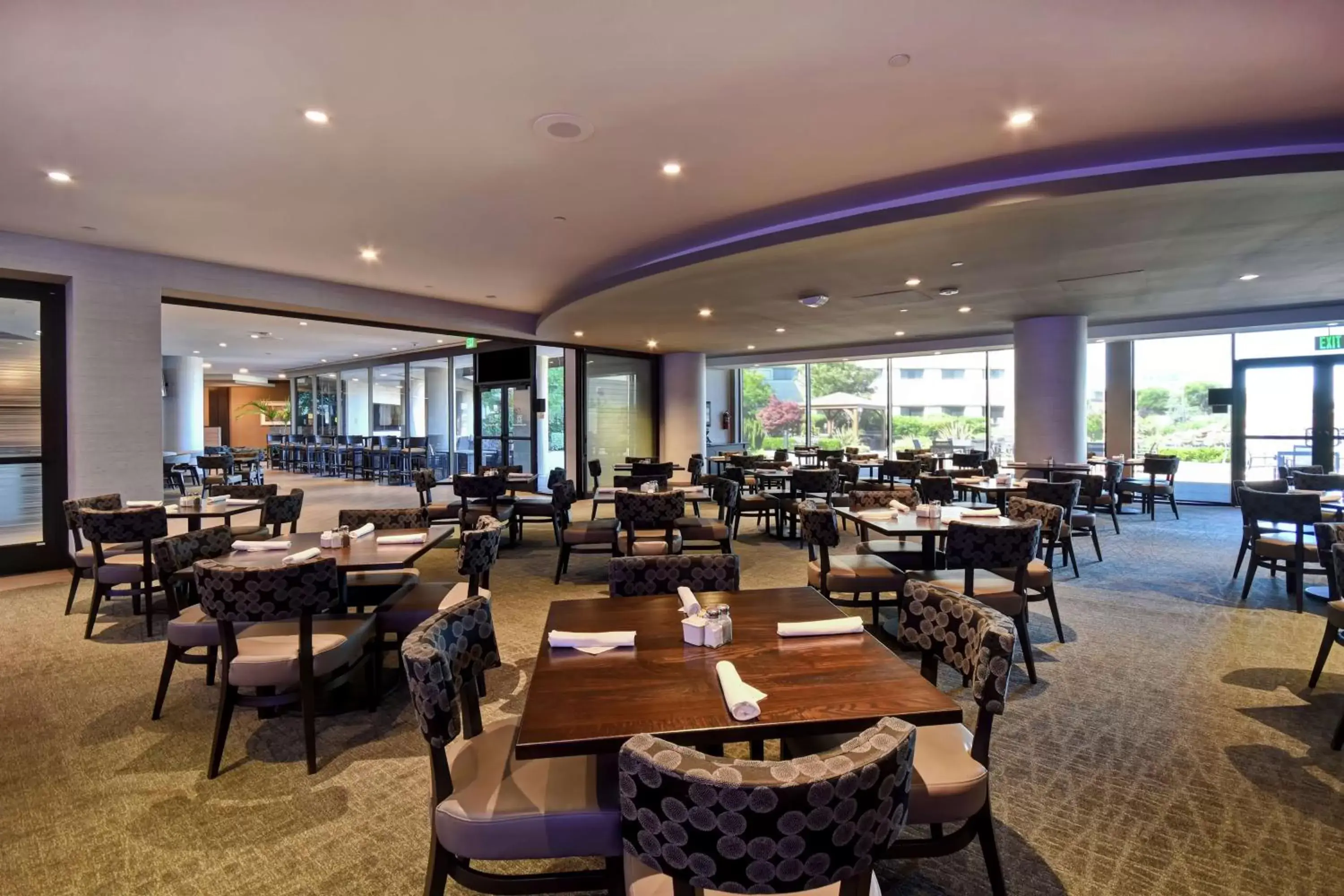 Dining area, Restaurant/Places to Eat in DoubleTree by Hilton Pleasanton at The Club