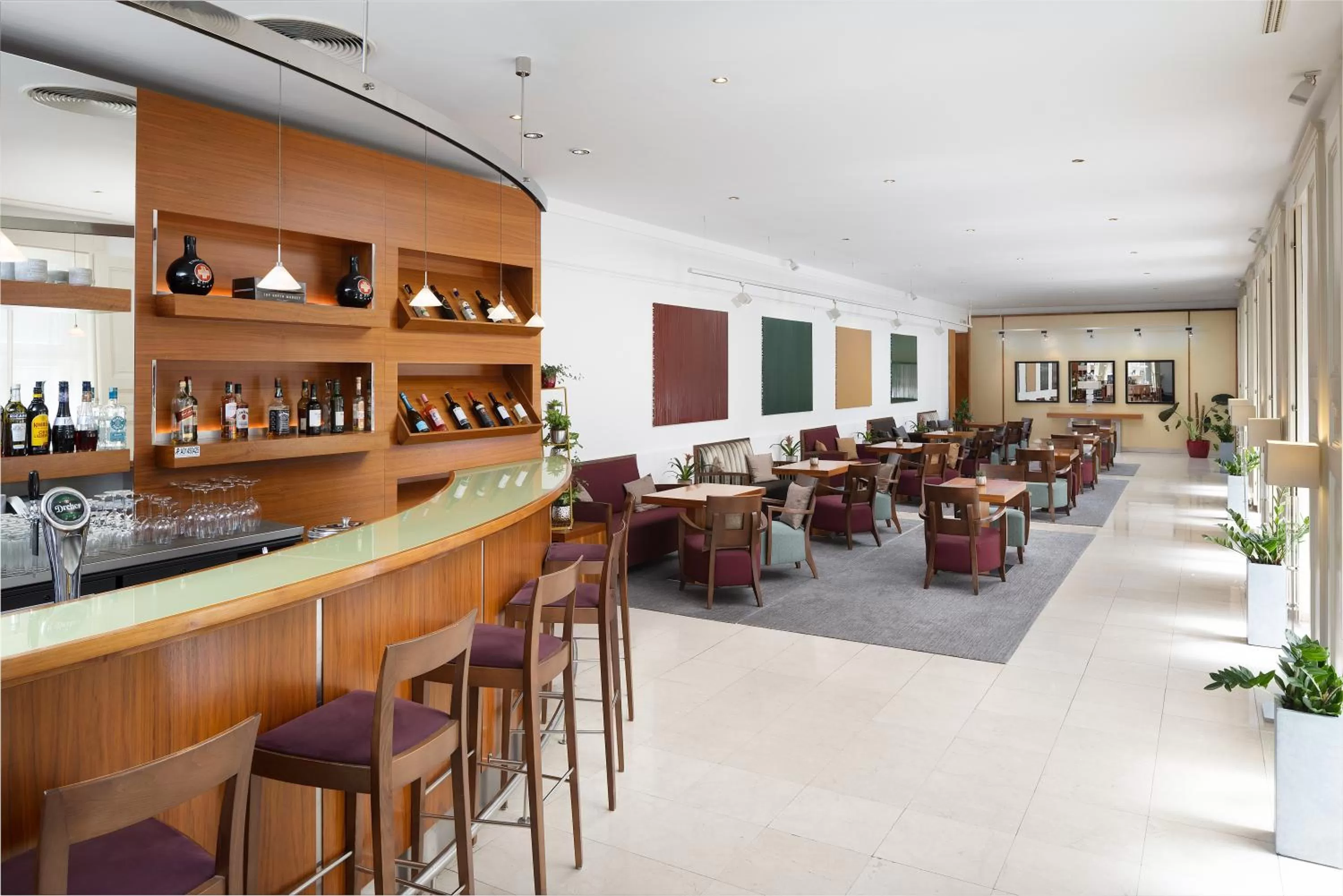 Restaurant/places to eat in K+K Hotel Opera