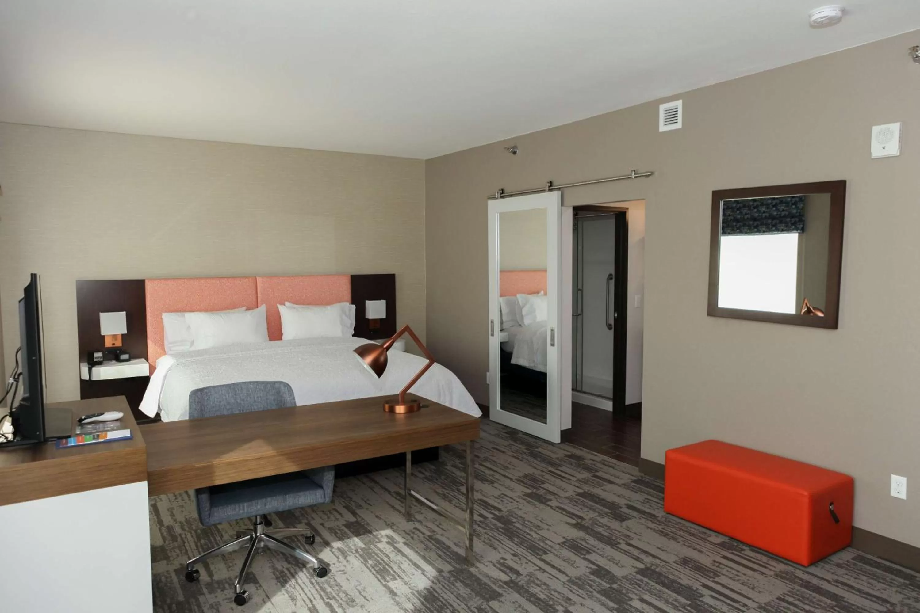 Bedroom, Bed in Hampton Inn & Suites Lafayette