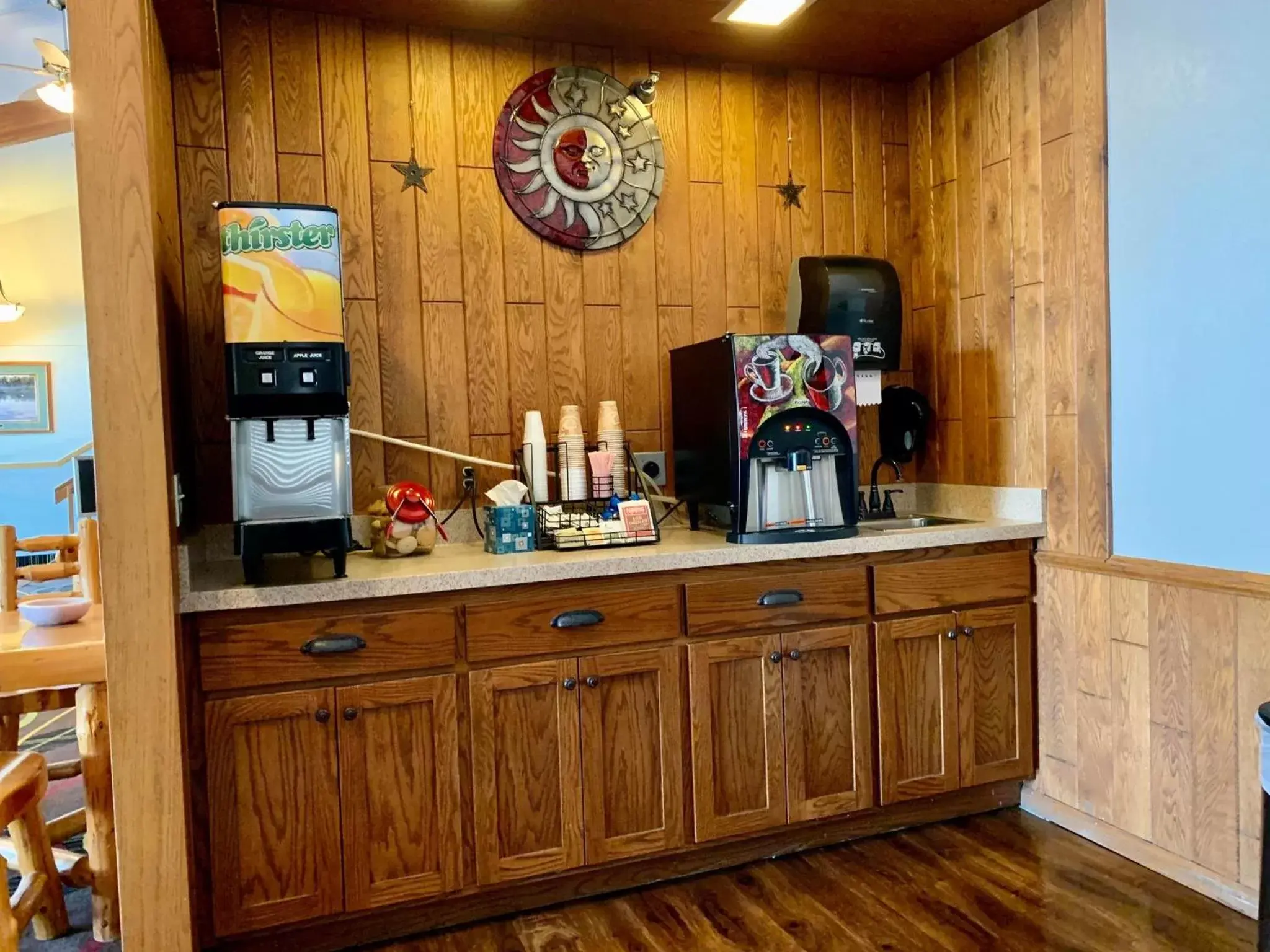 Coffee/tea facilities in Walker Hotel