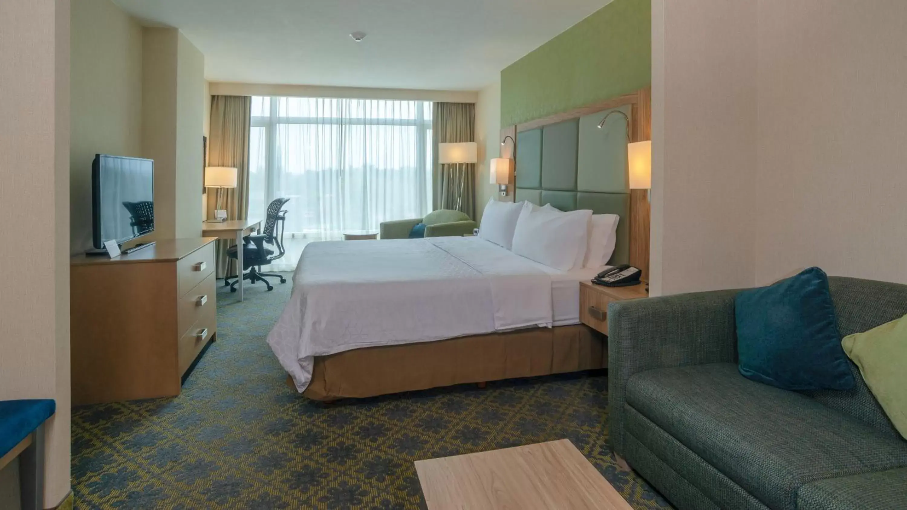 Photo of the whole room, Bed in Holiday Inn Express & Suites Cuernavaca, an IHG Hotel