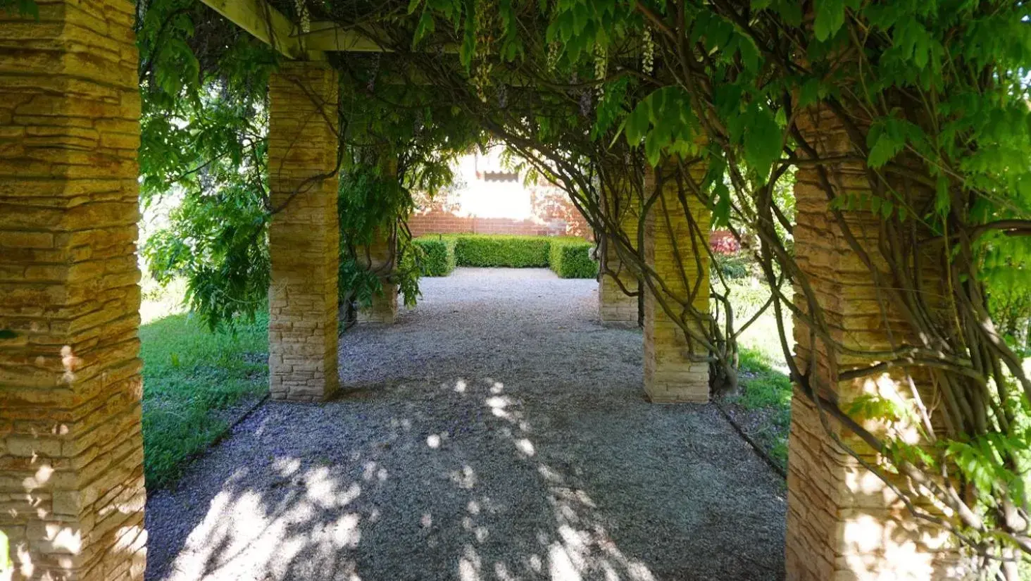 Garden in Howlong Old Post Office Luxury Suite