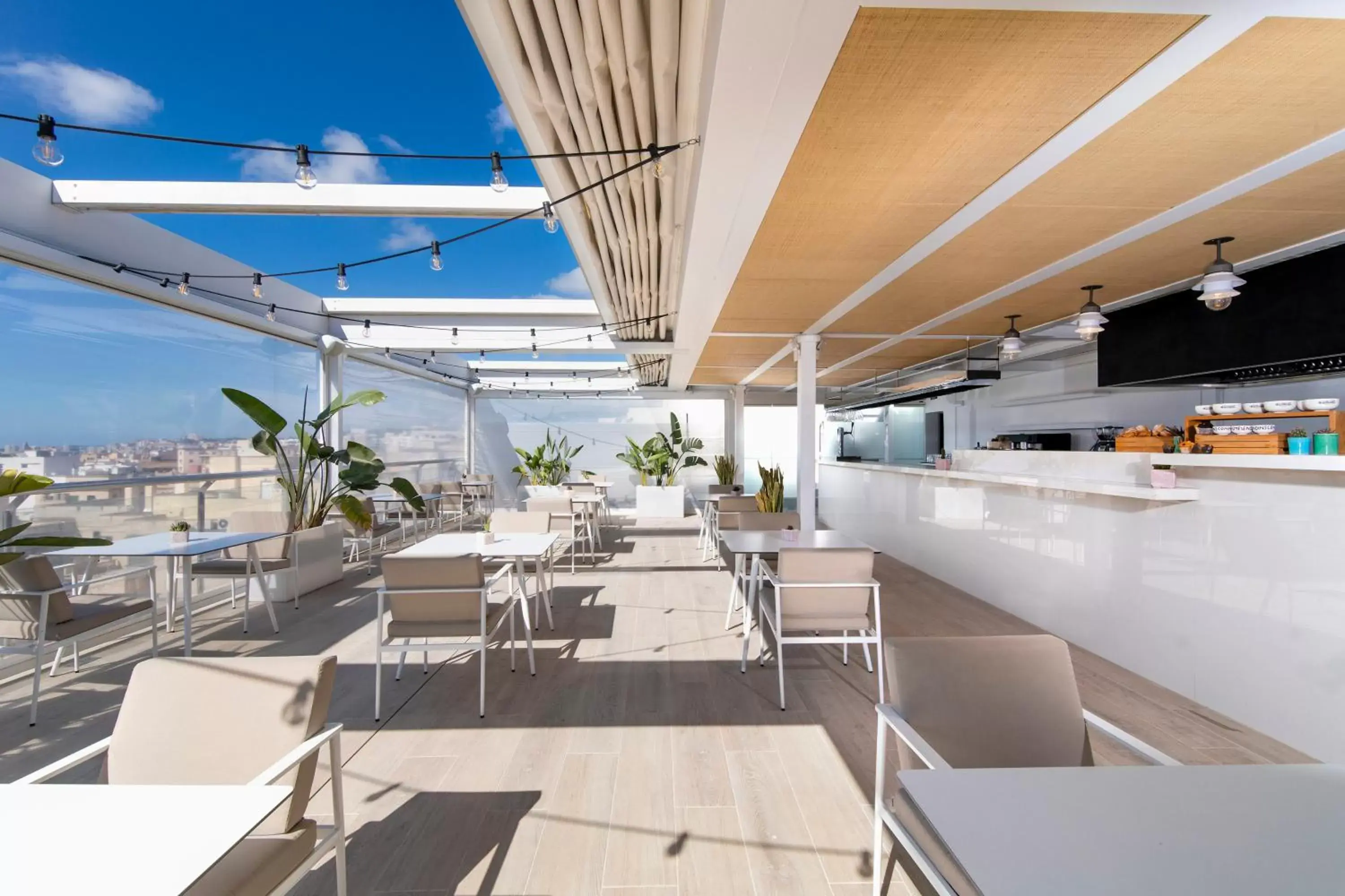 Balcony/Terrace, Restaurant/Places to Eat in INNSiDE by Meliá Palma Center