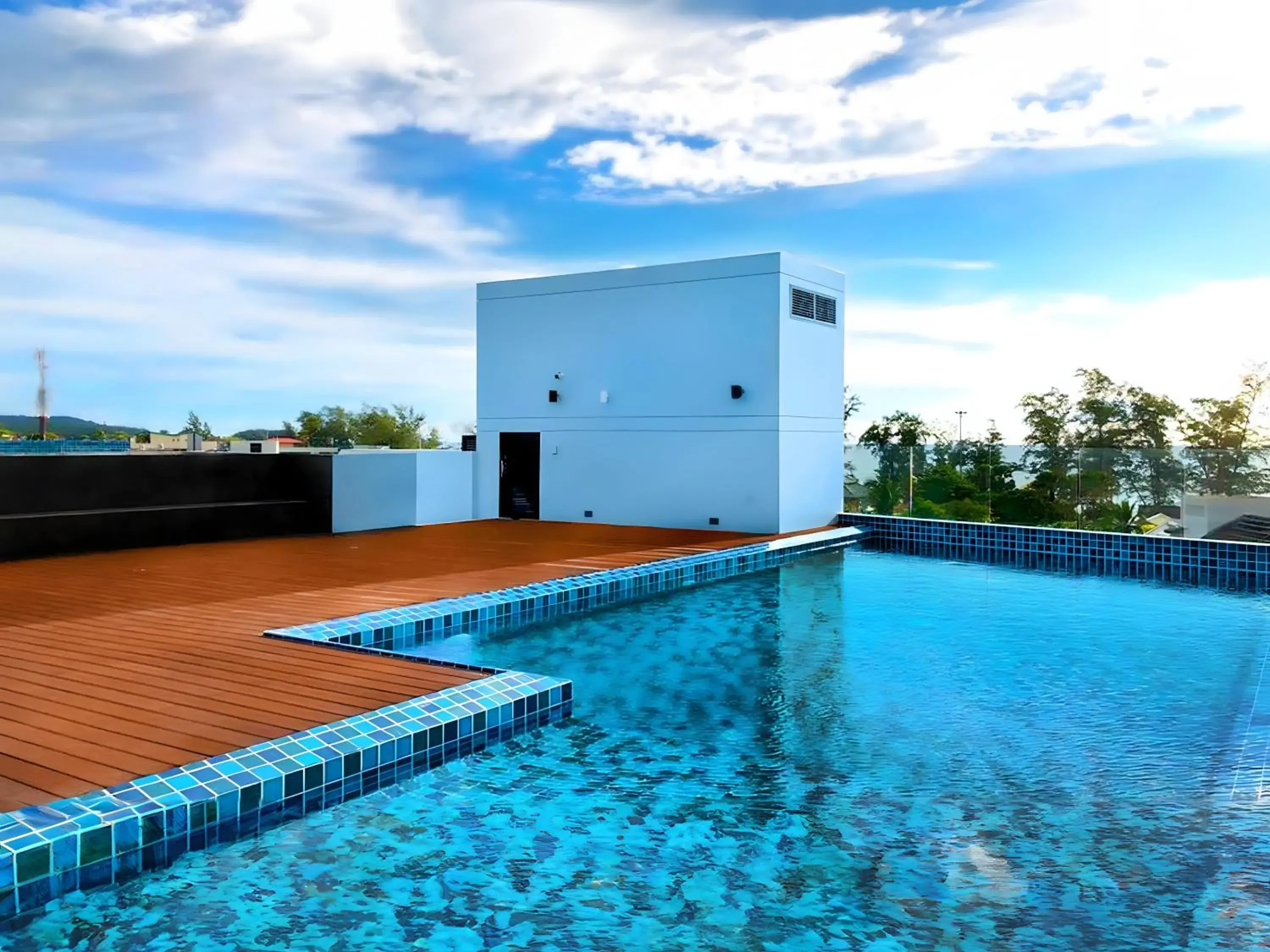 Pool view, Swimming Pool in Phoenix Hotel Karon Beach