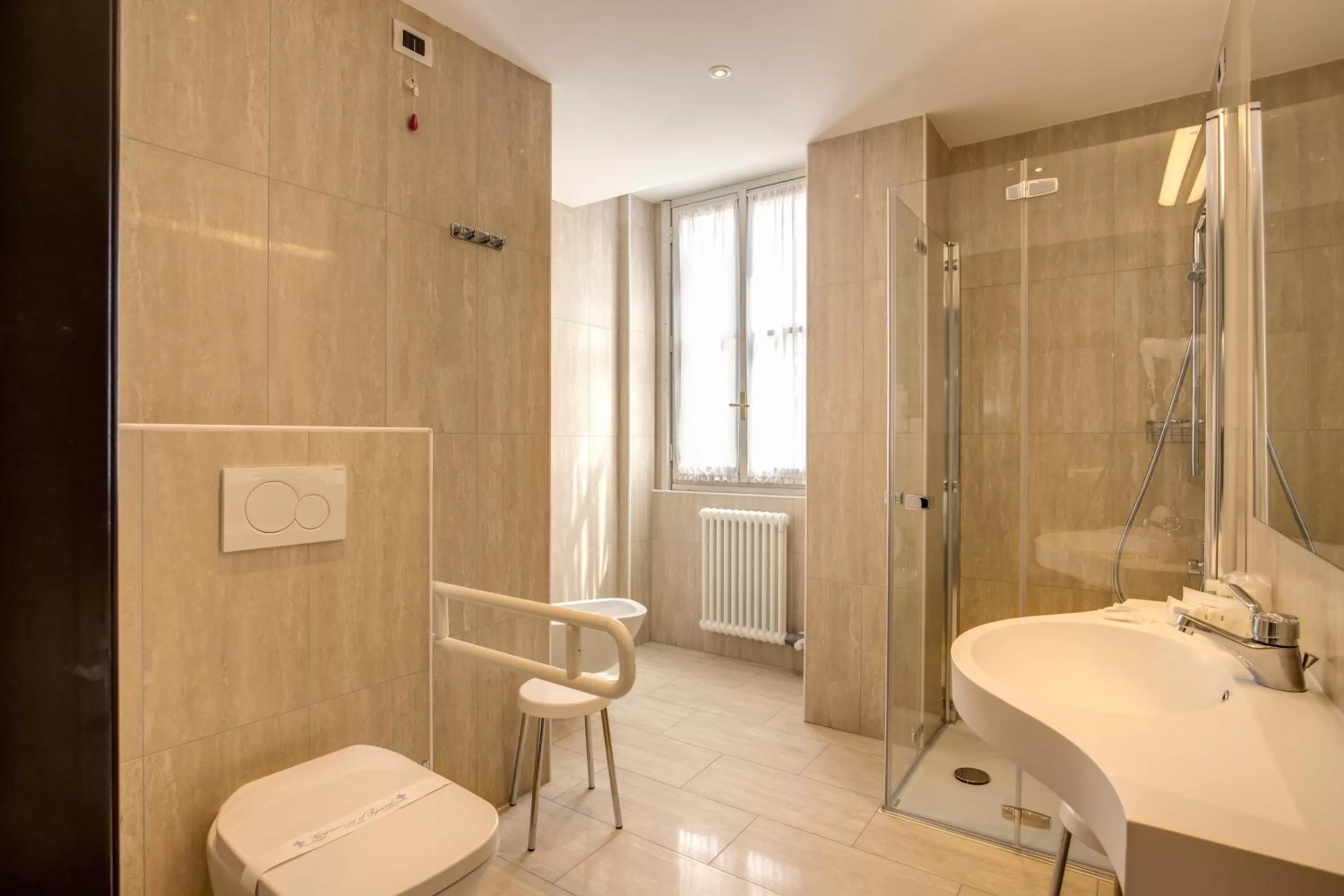 Bathroom in Albergo Firenze