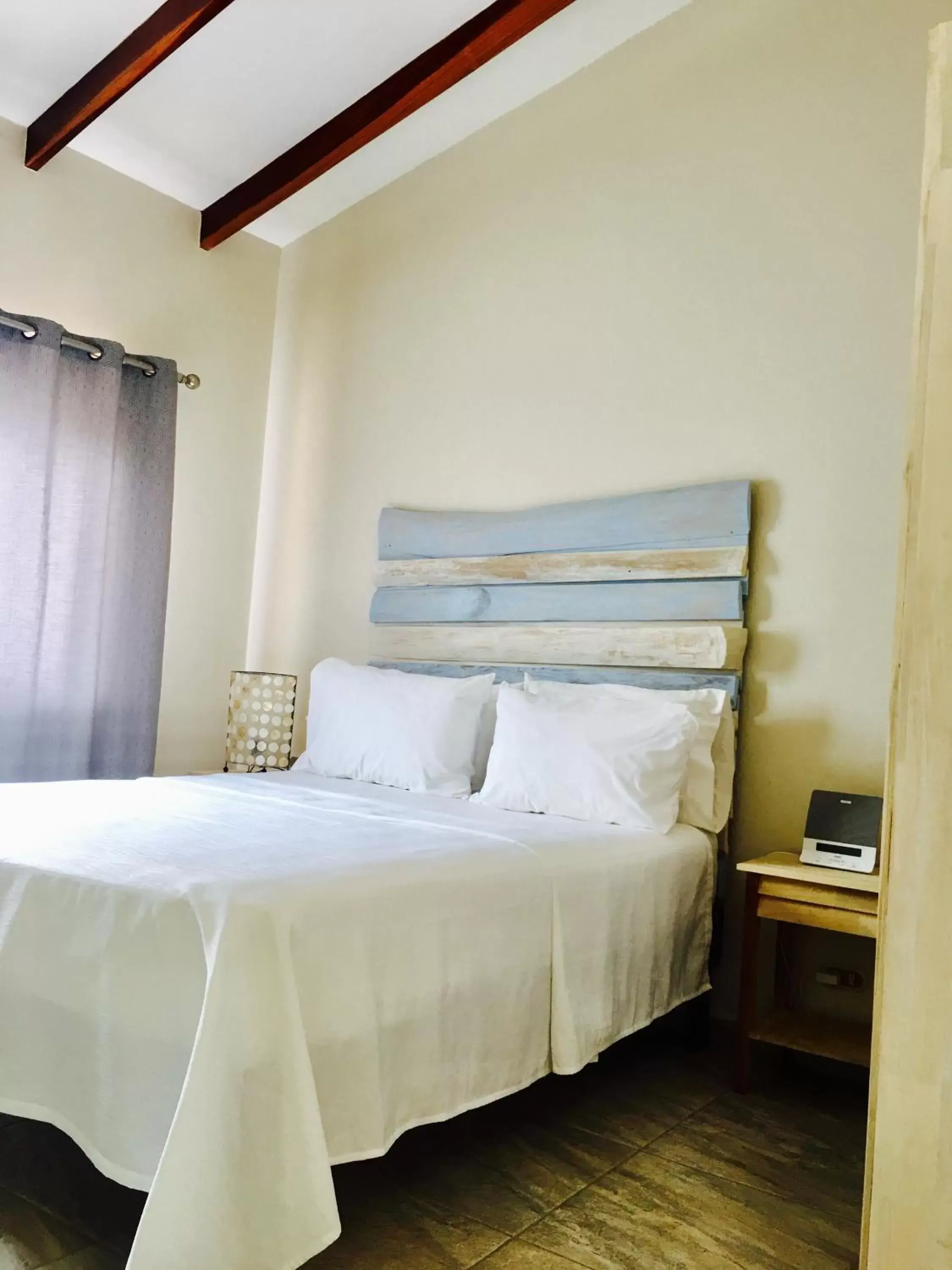 Deluxe Queen Room in Ten North Tamarindo Beach Hotel