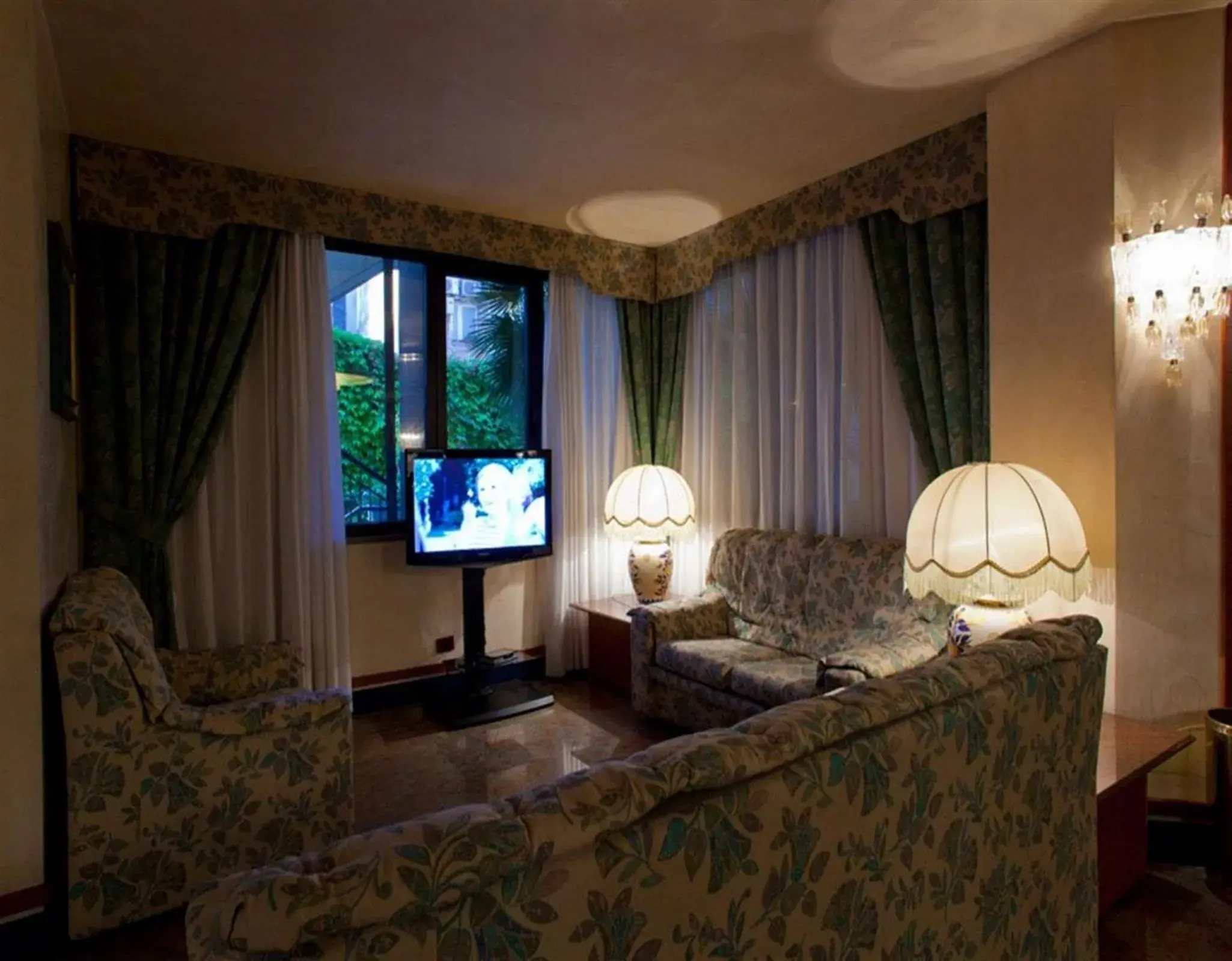 Lounge or bar, Seating Area in Hotel Leonardo Da Vinci