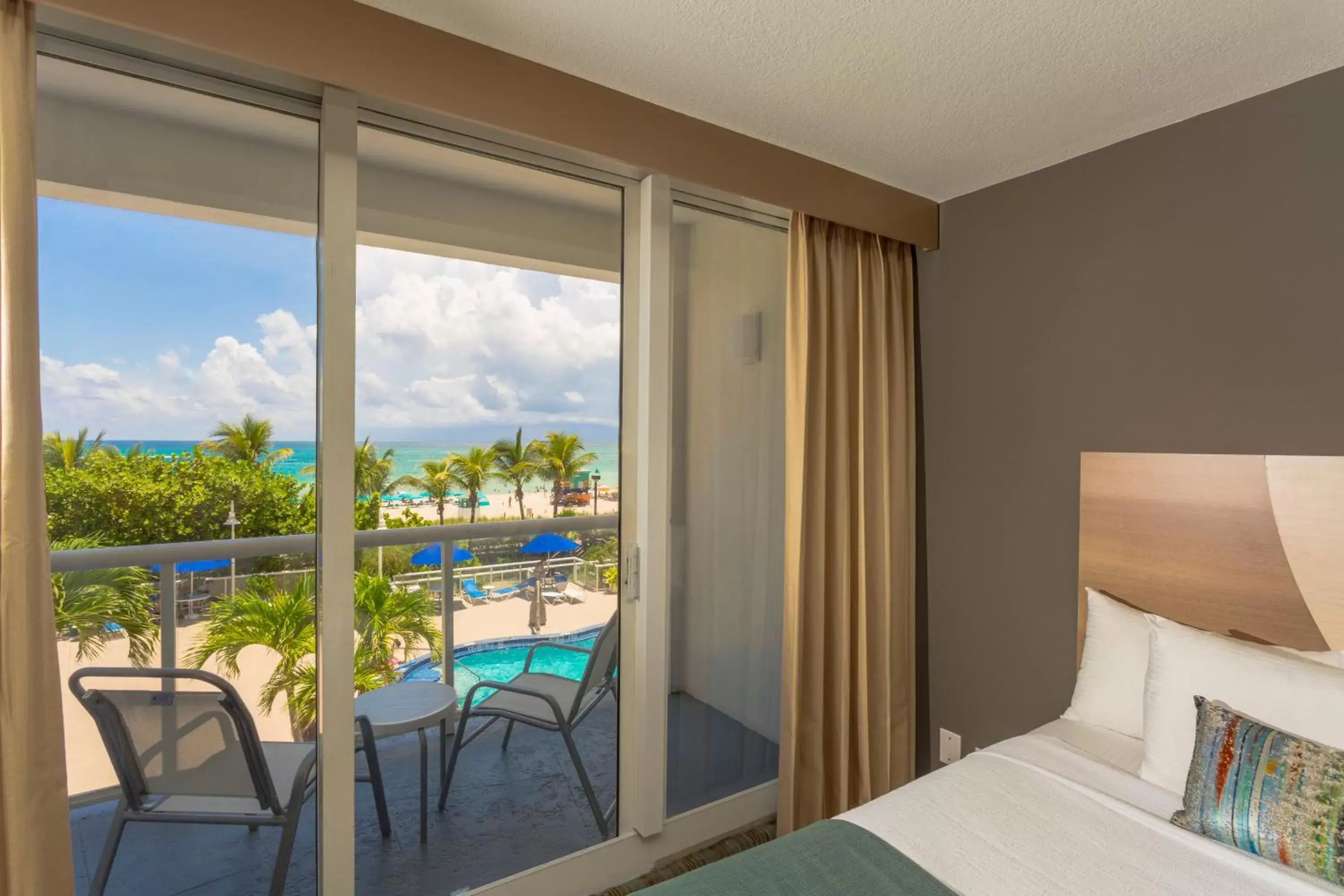 Balcony/Terrace, Pool View in Best Western Plus Atlantic Beach Resort