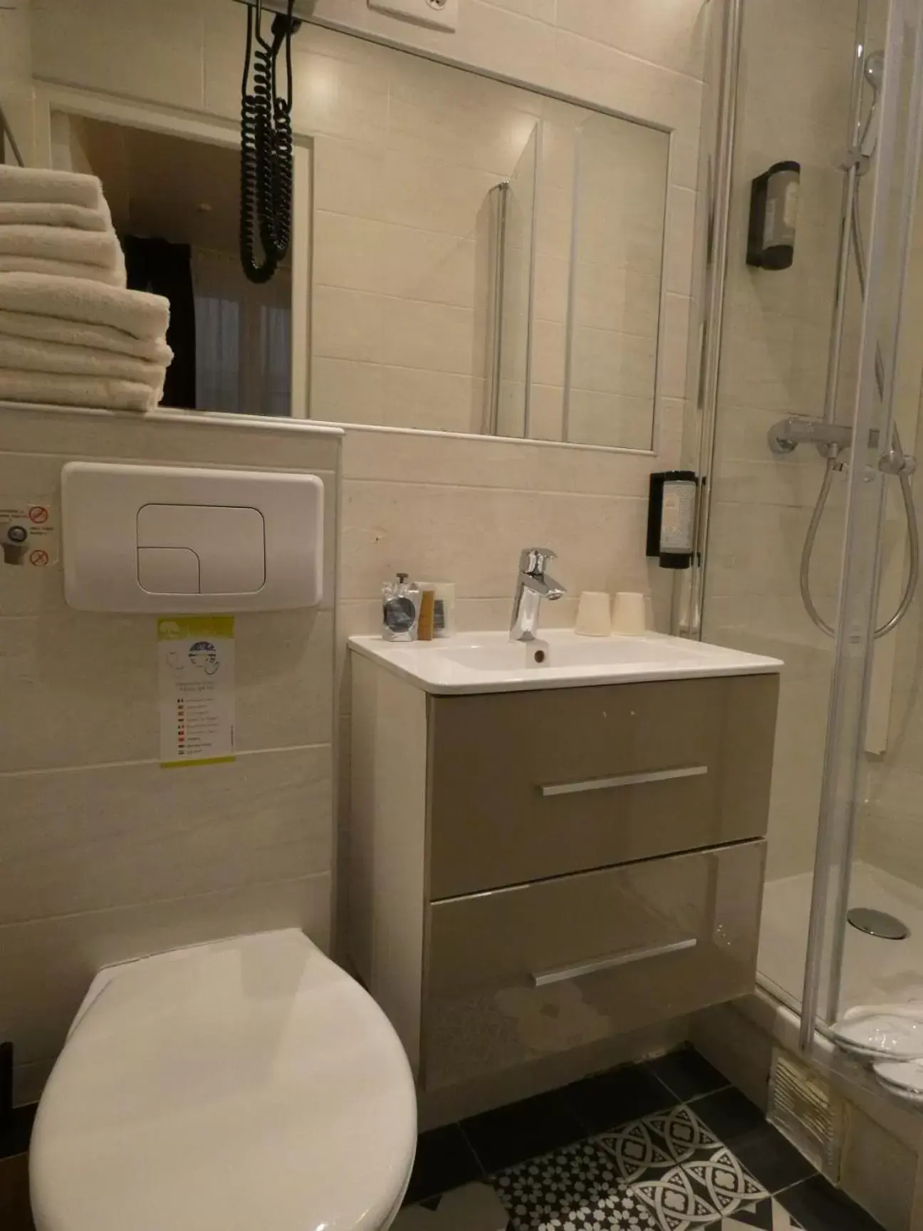 Toilet, Bathroom in Hôtel Bonne Nouvelle
