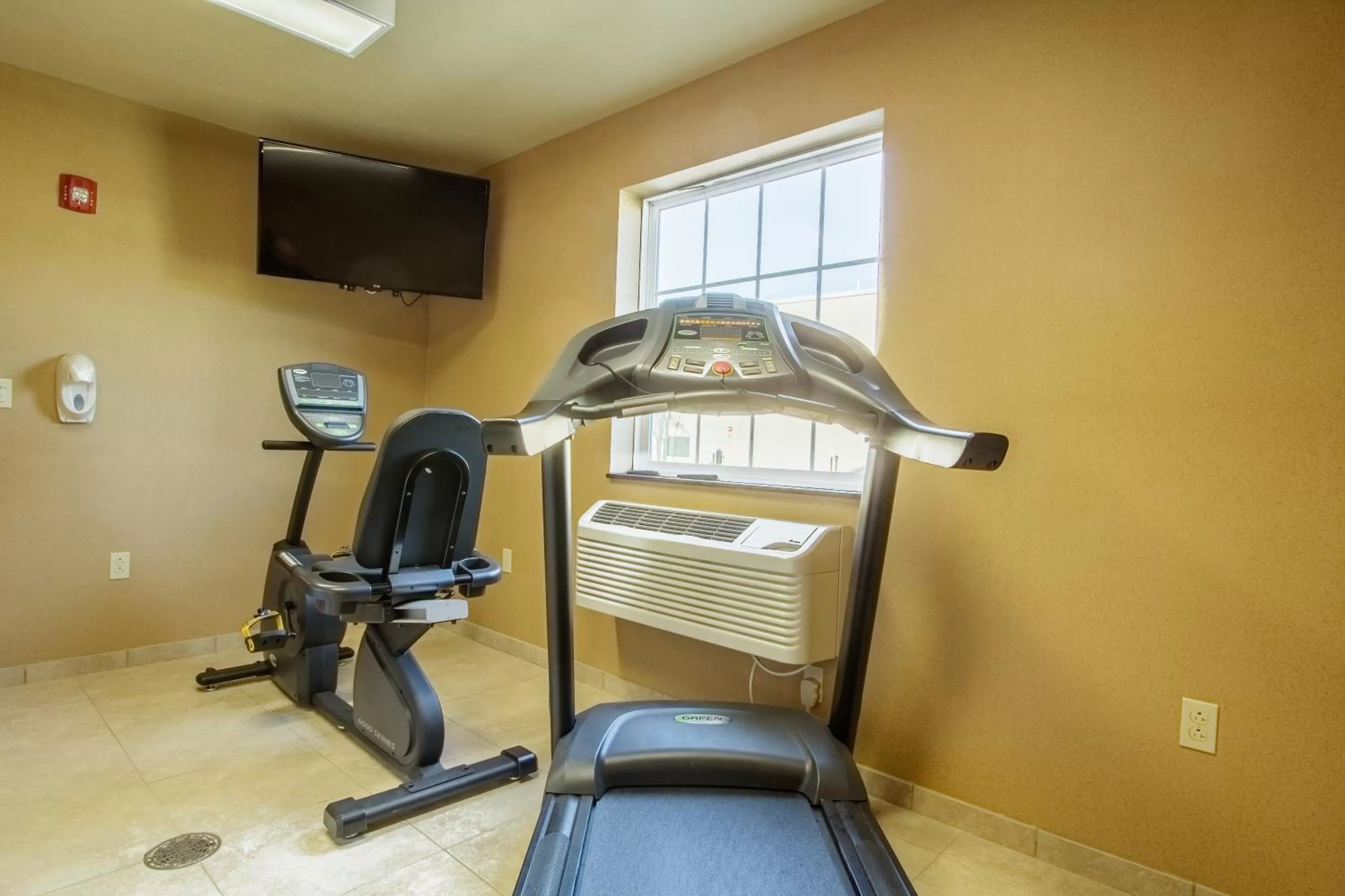 Fitness centre/facilities in Cobblestone Inn & Suites - Corry
