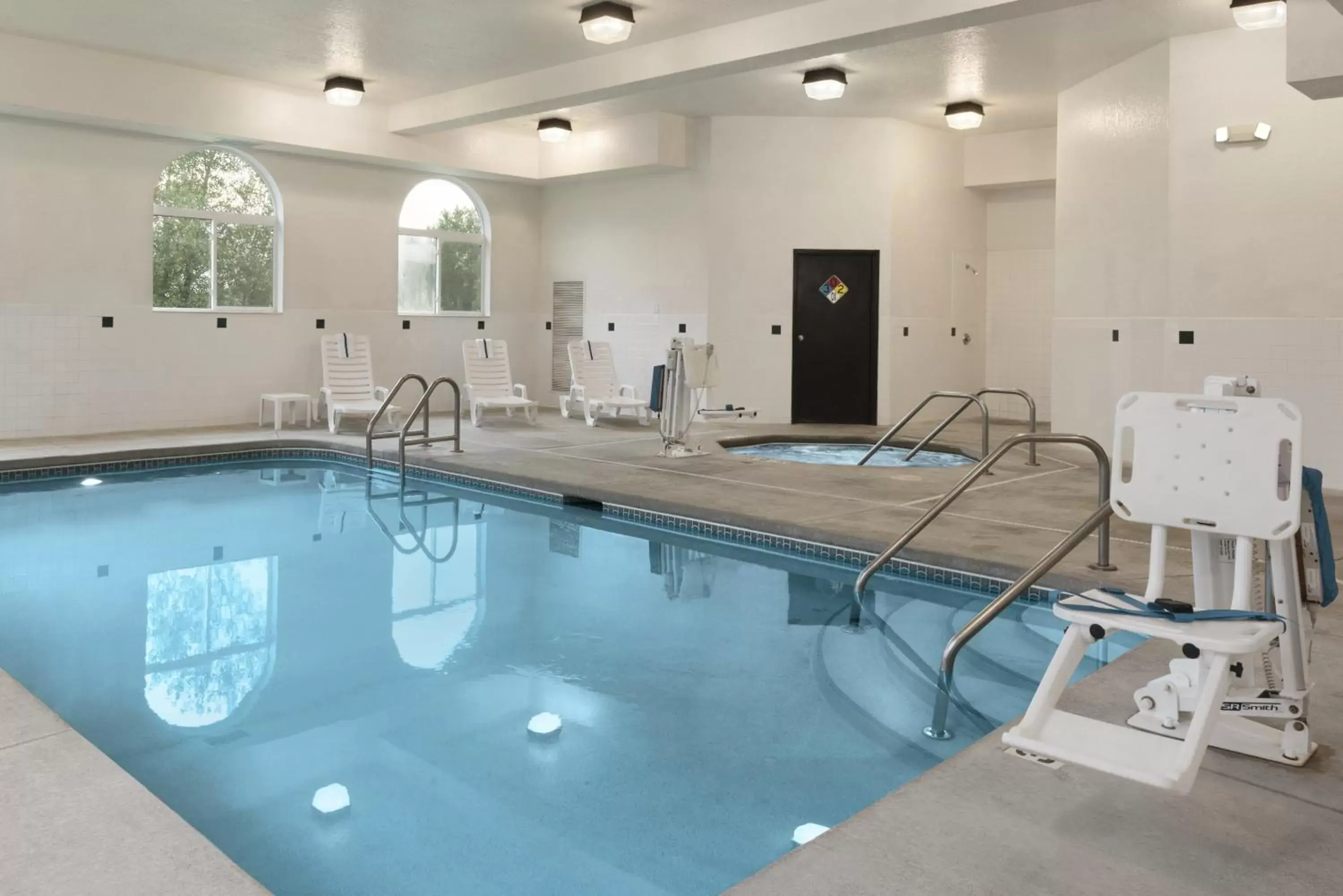 Swimming Pool in Country Inn & Suites by Radisson, Cedar Rapids Airport, IA