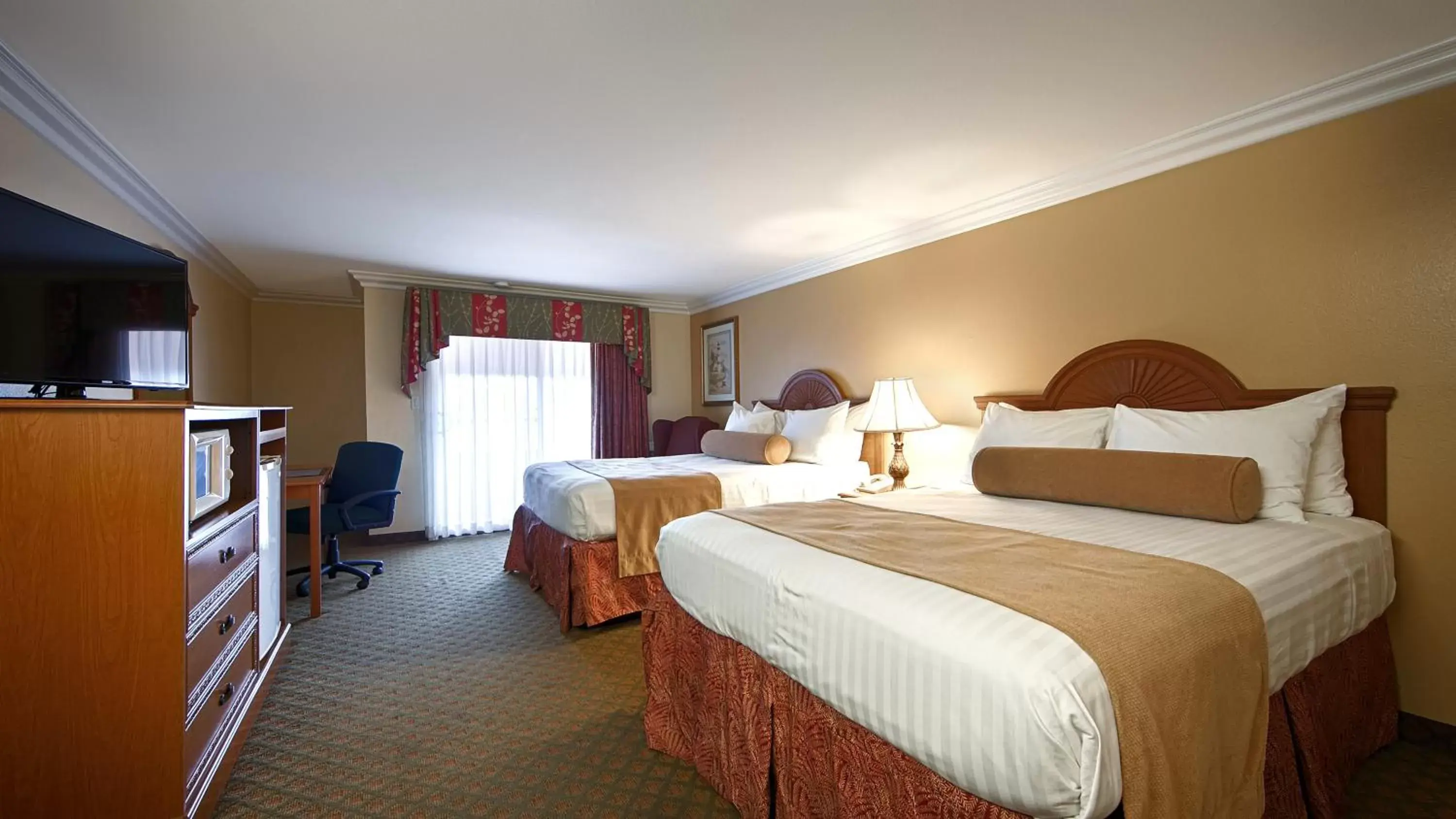 Day, Bed in Best Western - Harbour Inn & Suites