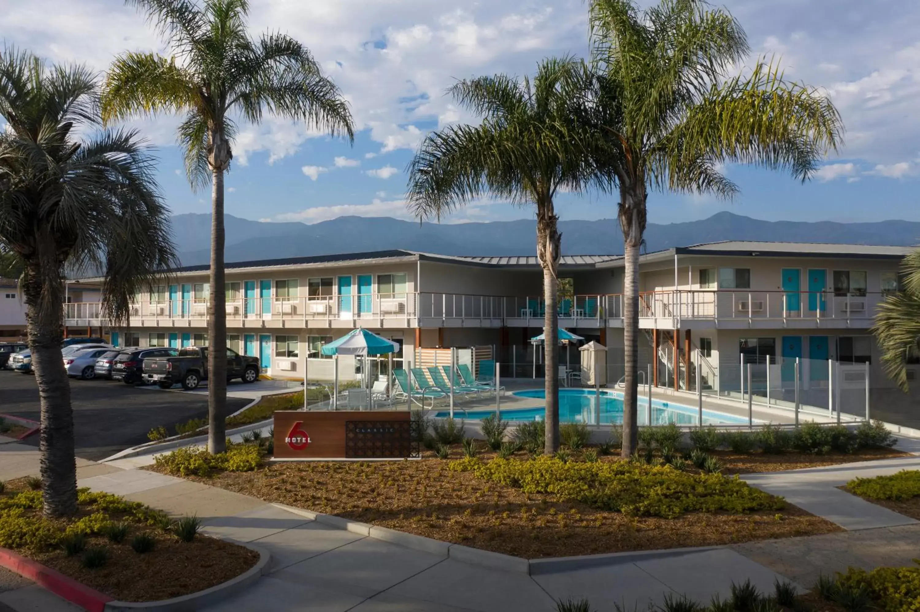 Property building, Swimming Pool in Motel 6-Santa Barbara, CA - Beach