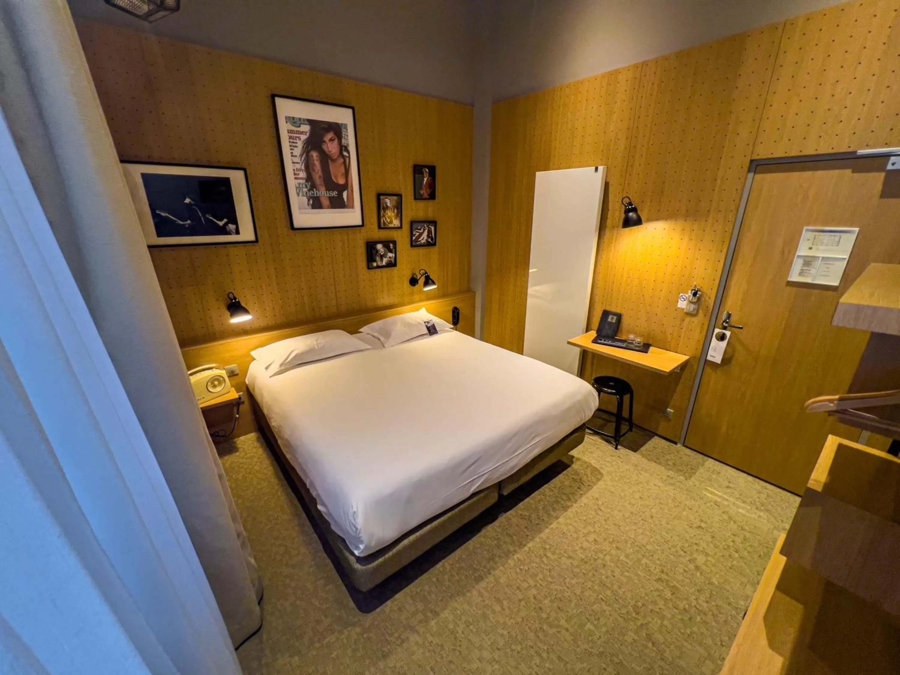 Bedroom, Bed in Le Magic Hall