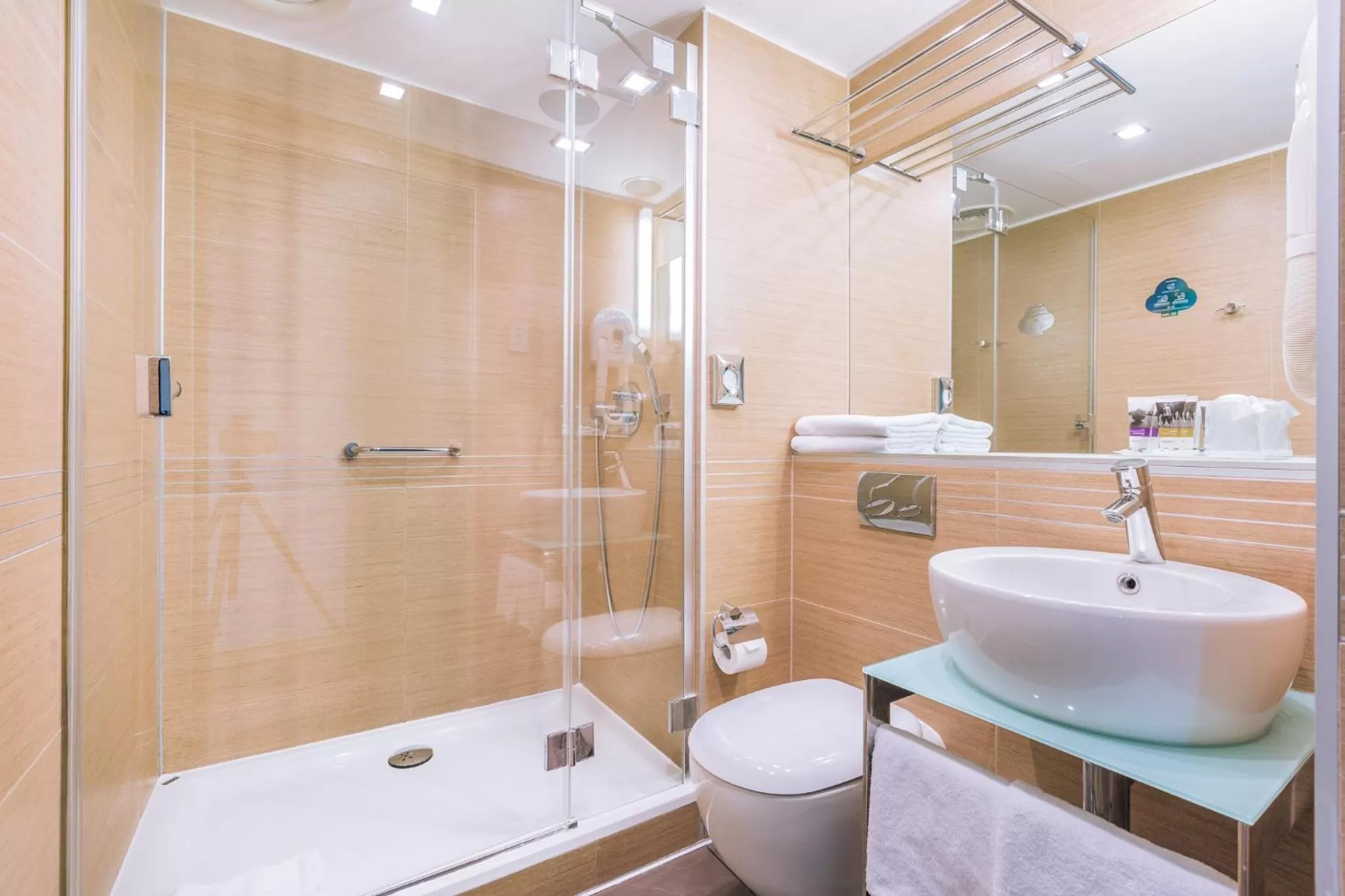 Shower in Mercure Gdańsk Stare Miasto