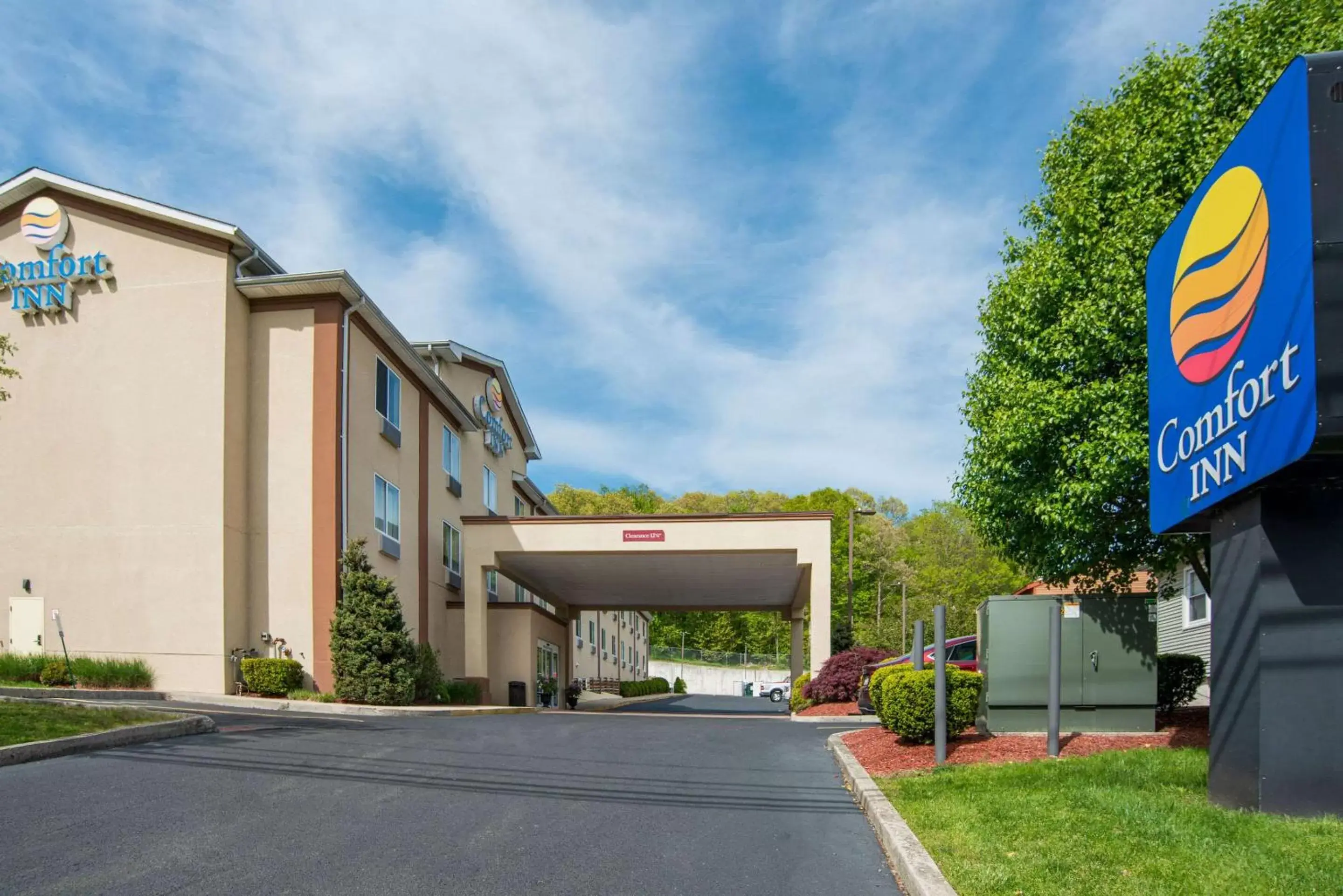 Property Building in Comfort Inn Naugatuck-Shelton, CT