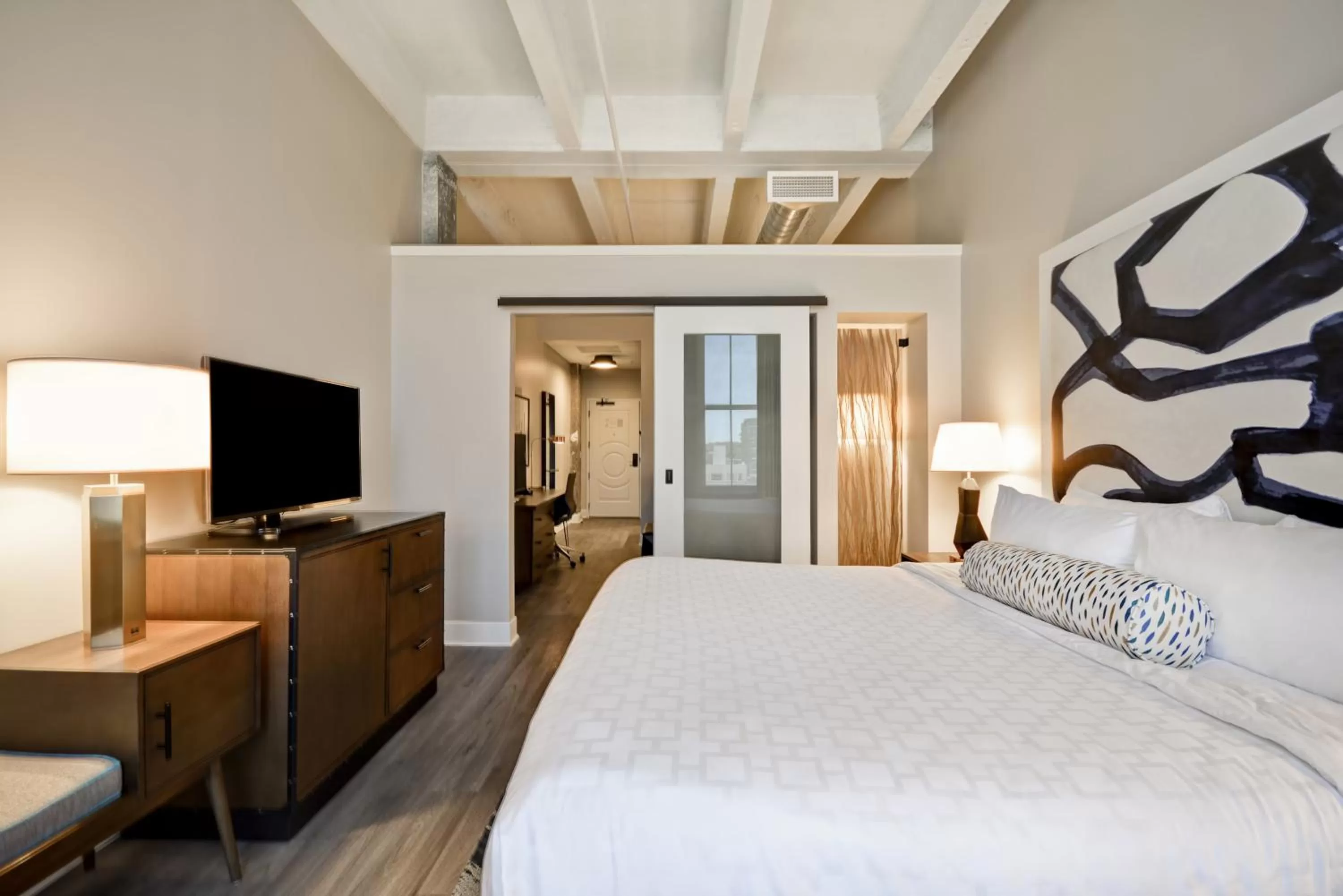 Photo of the whole room, Bed in Hotel Indigo Kansas City - The Crossroads by IHG