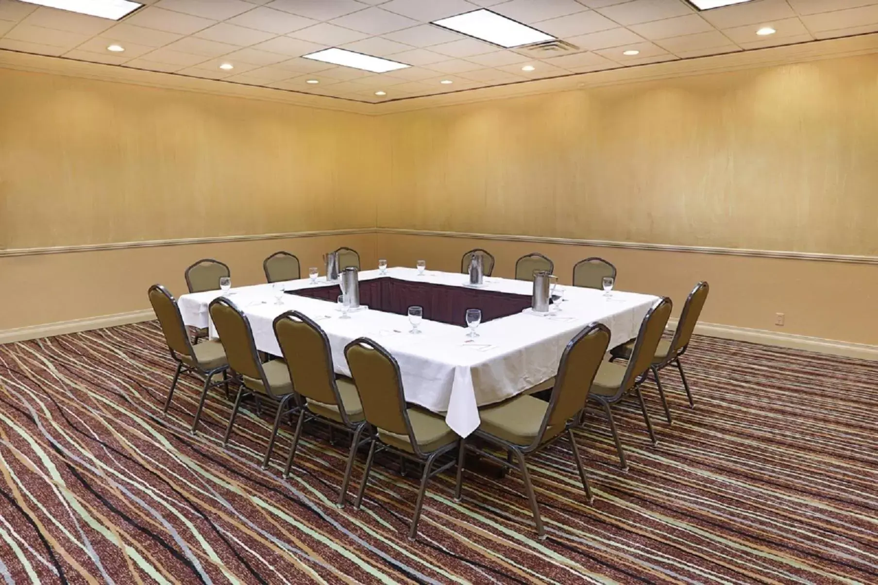 Meeting/conference room in Crowne Plaza Hotel Executive Center Baton Rouge, an IHG Hotel