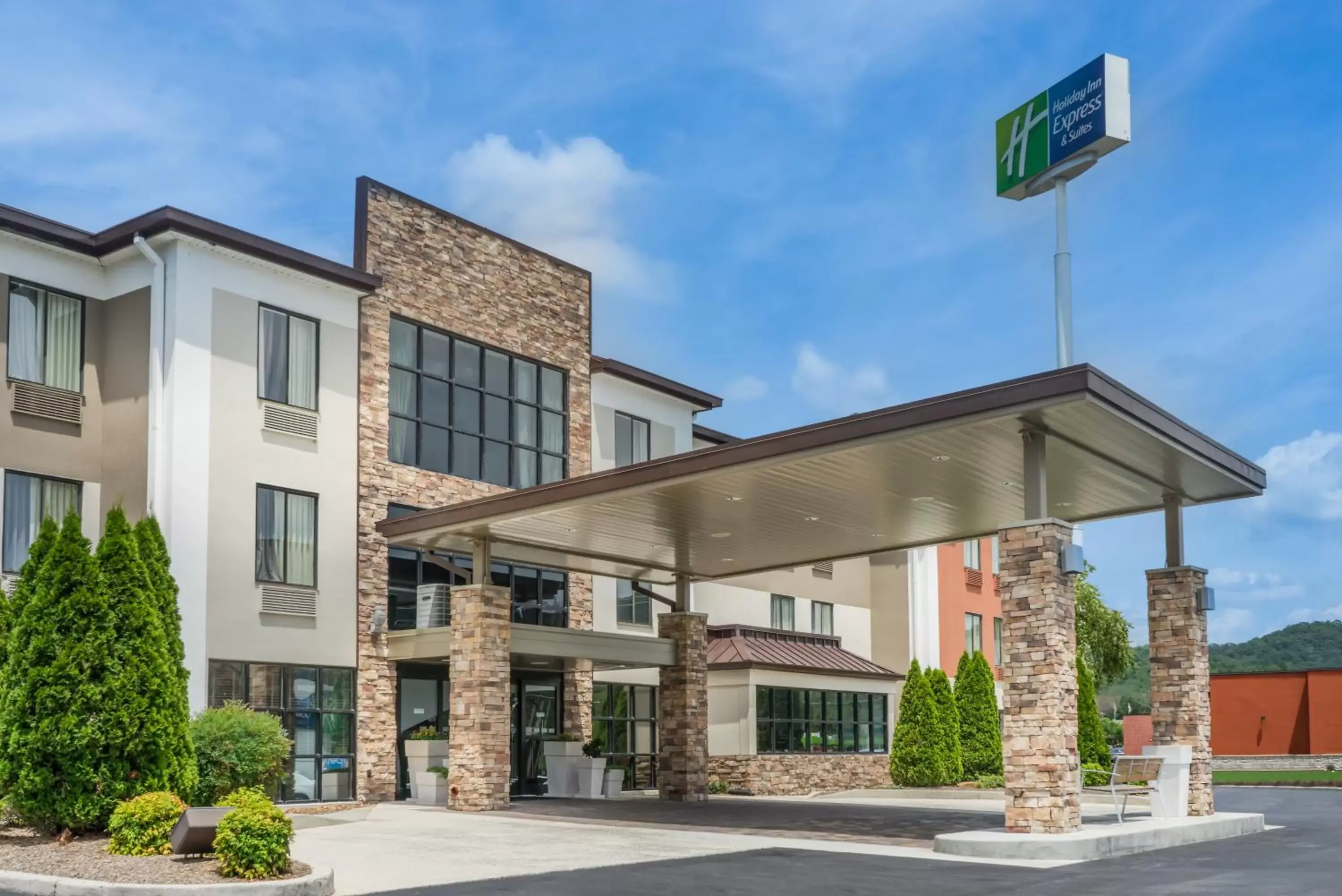 Property Building in Holiday Inn Express Hotel & Suites Fort Payne, an IHG Hotel