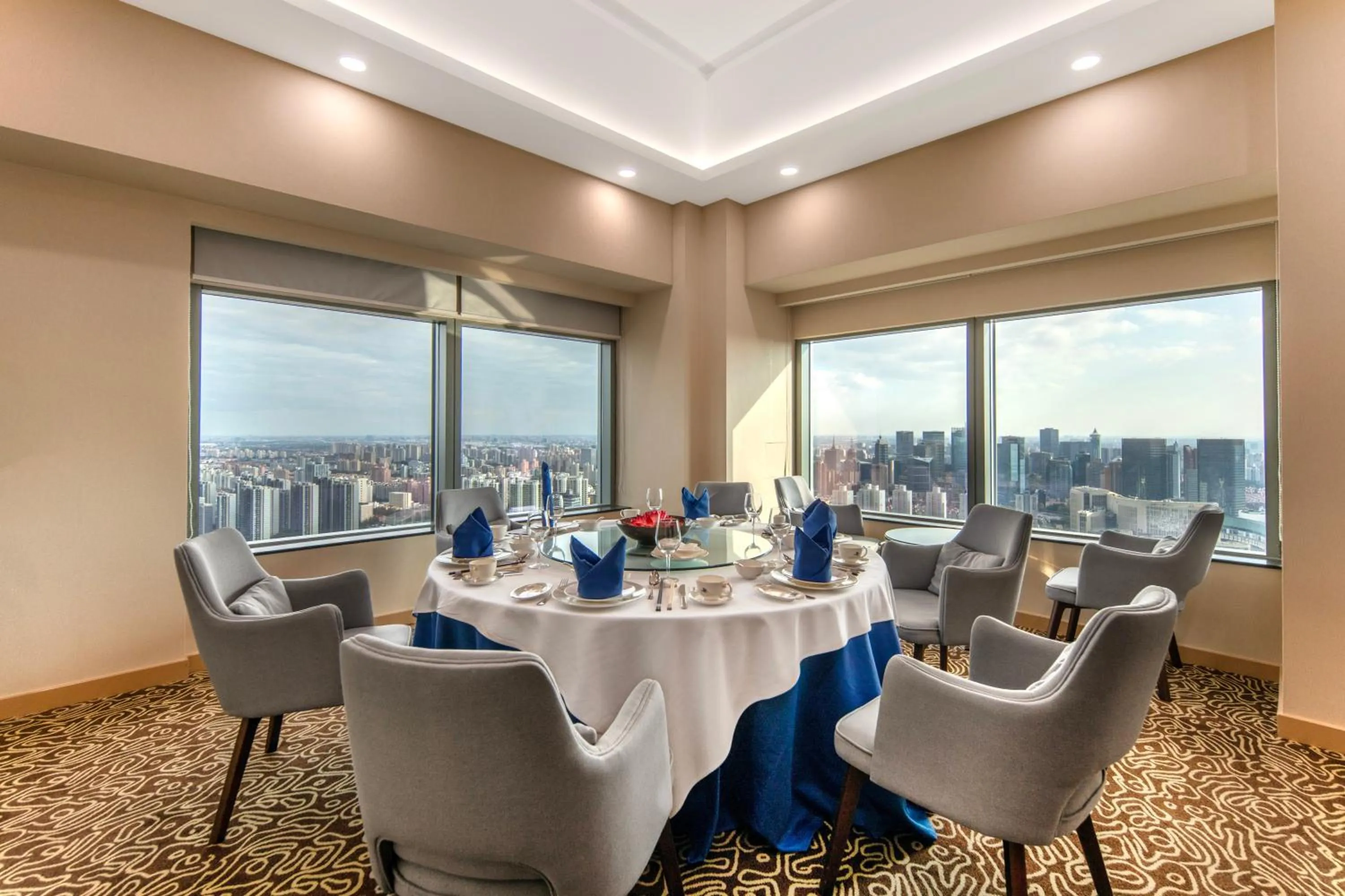 Novotel Atlantis Shanghai - Enjoy our great-valued breakfast in our rooftop revolving restaurant with a stunning river view & utilize our FREE self-serviced laundry