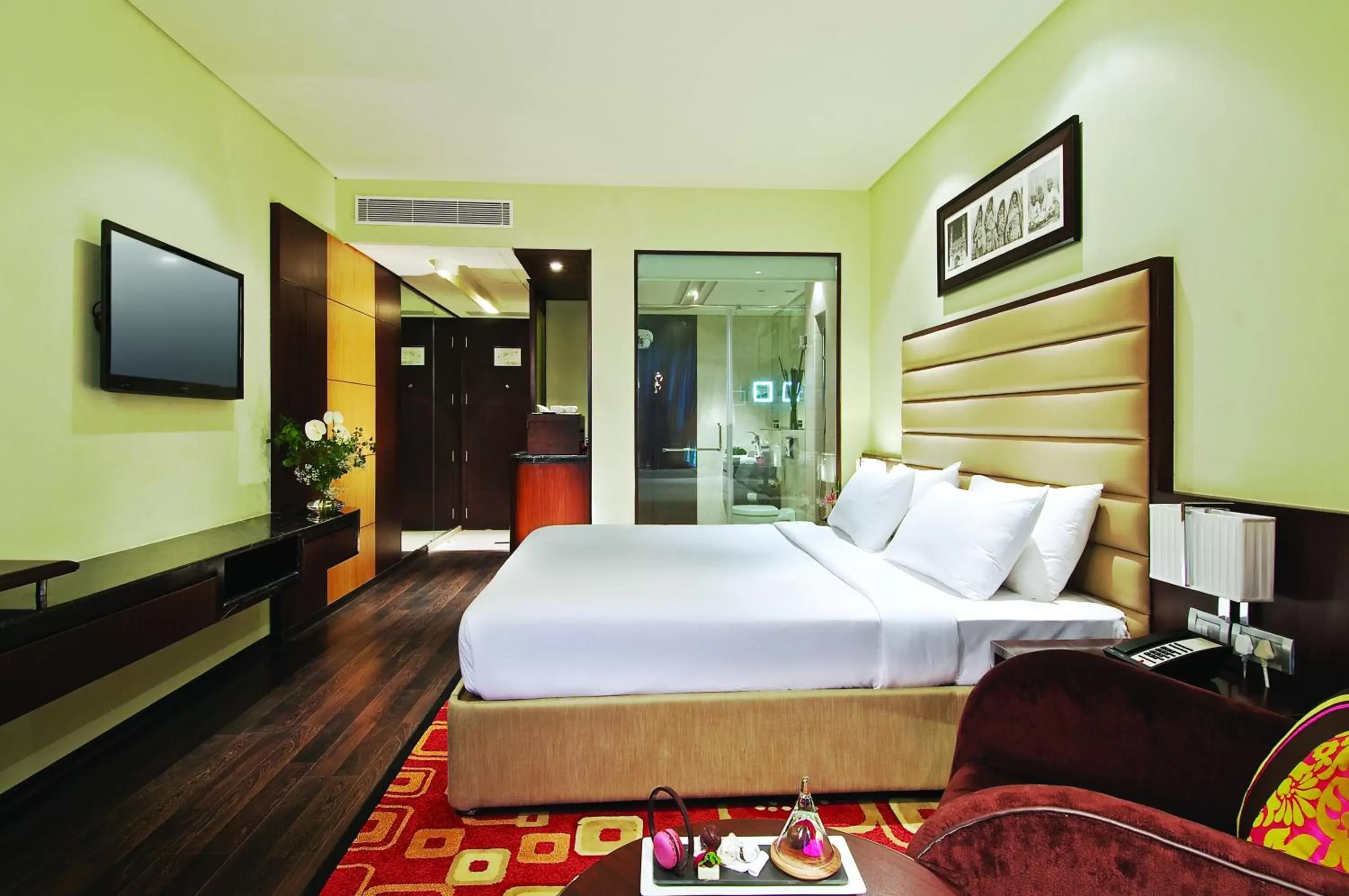 Bed in Vivanta Hyderabad, Begumpet