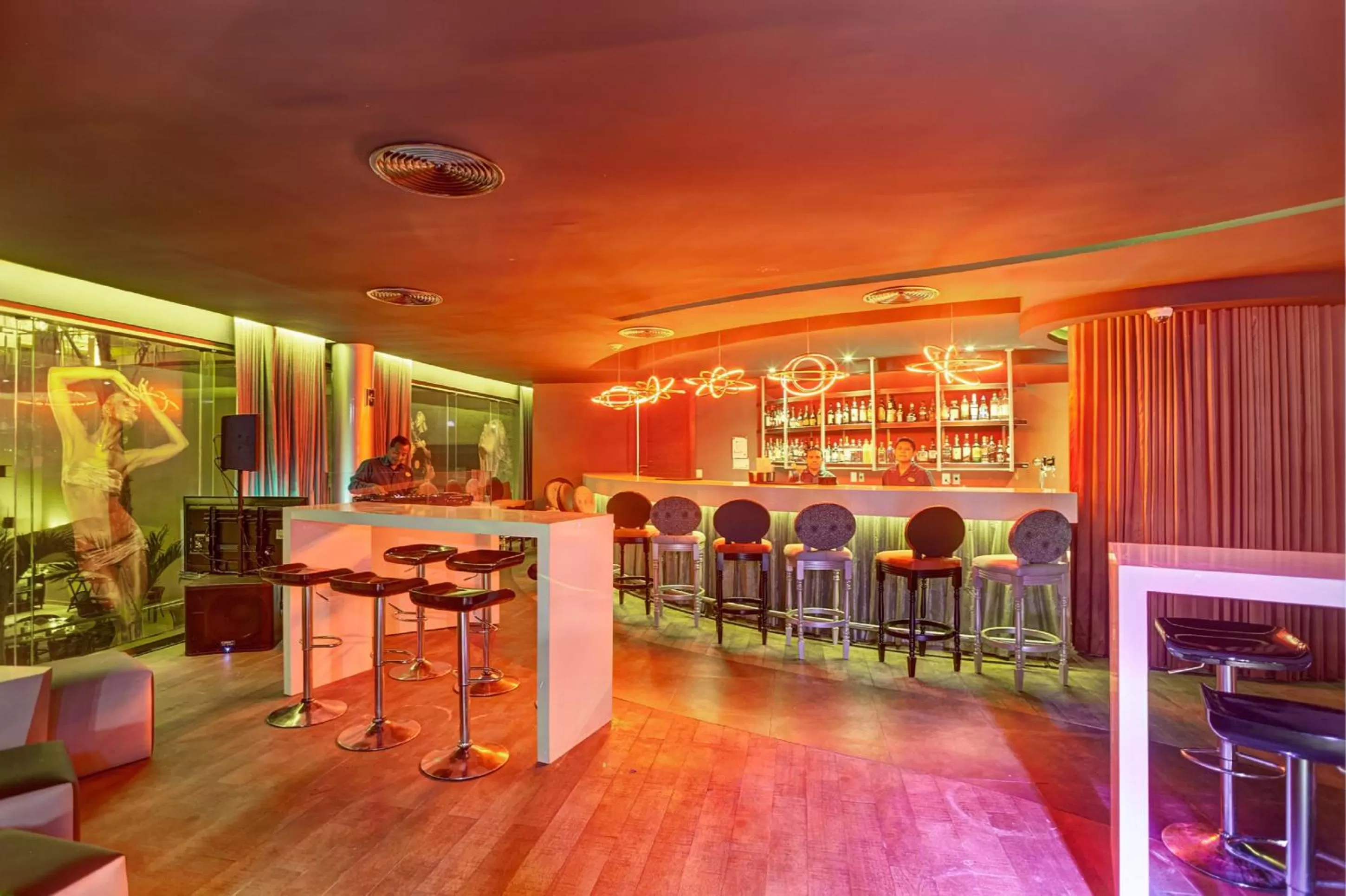 Nightclub / DJ in Royalton Riviera Cancun, An Autograph Collection All-Inclusive Resort & Casino