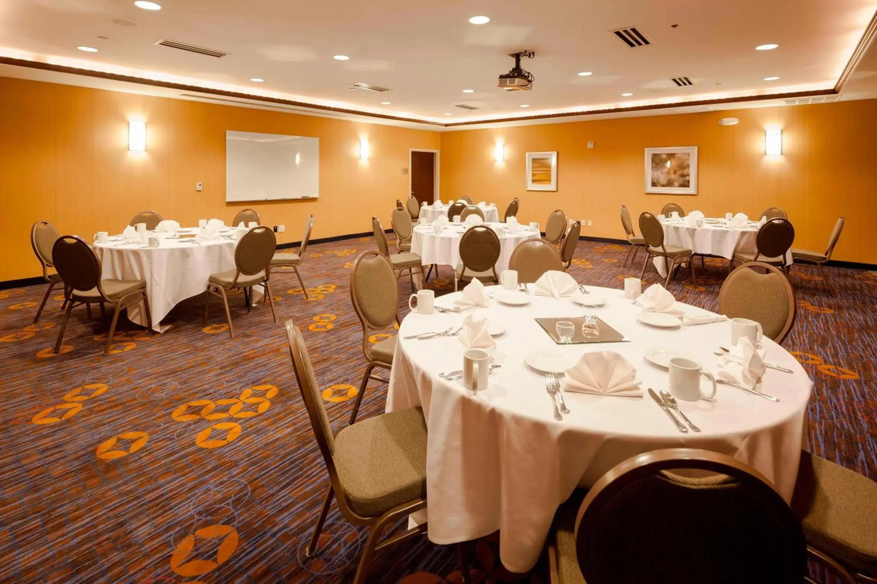 Meeting/conference room, Restaurant/Places to Eat in Courtyard by Marriott Madison West / Middleton