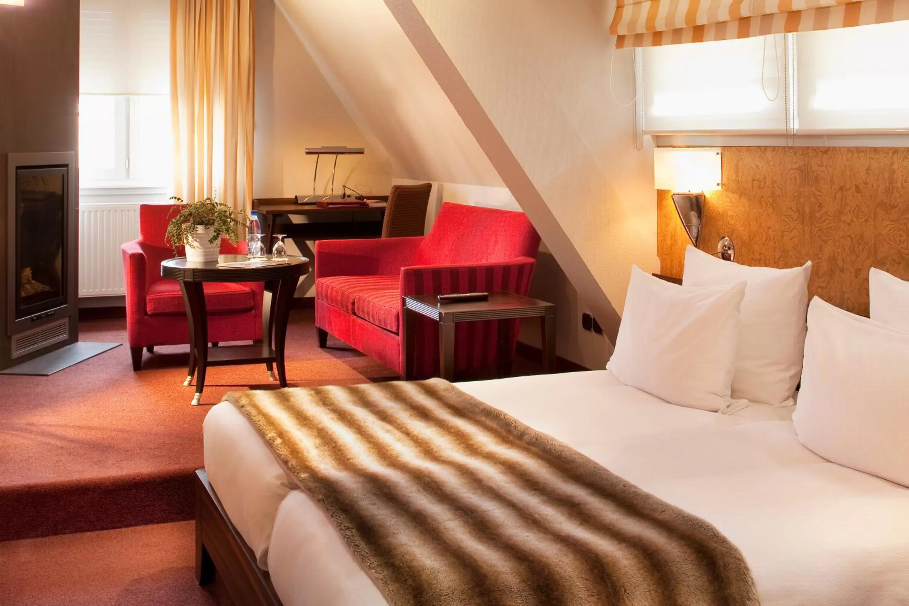 Bedroom, Bed in Le Parc Hôtel Obernai & Yonaguni Spa