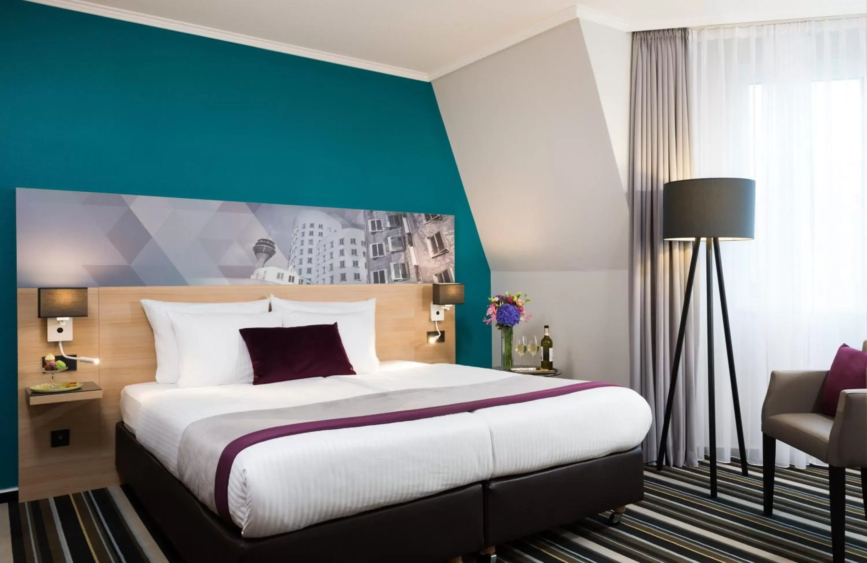 Photo of the whole room, Bed in Leonardo Hotel Düsseldorf City Center