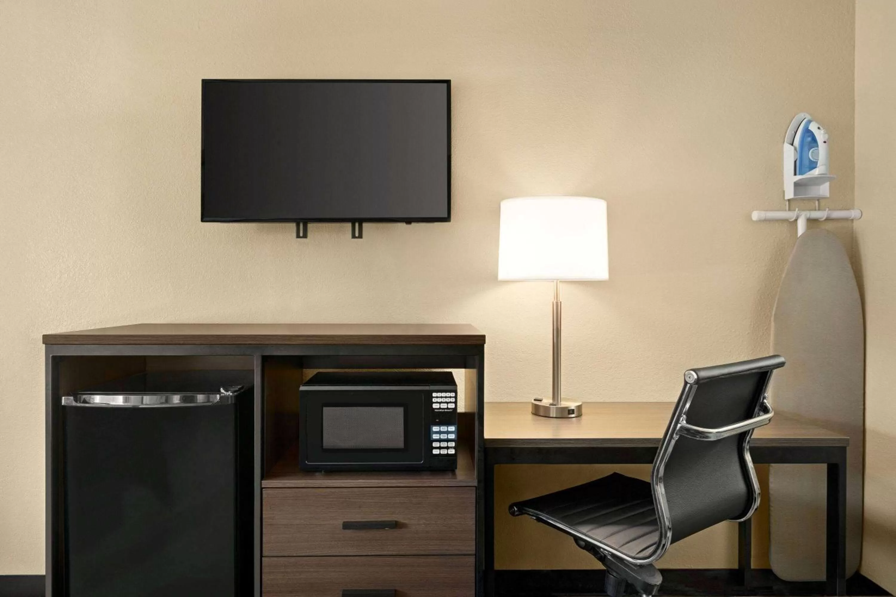 Bedroom in Super 8 by Wyndham Gulfport Airport NW Near Biloxi